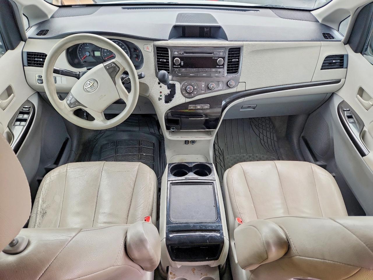2012 Toyota Sienna Le Серебряный vin: 5TDKK3DC5CS272781