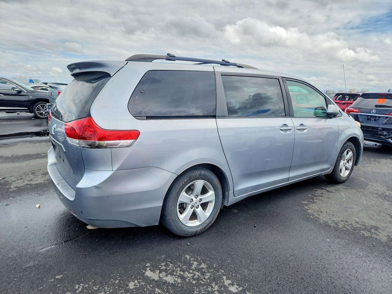 2012 Toyota Sienna Le Серебряный vin: 5TDKK3DC5CS272781