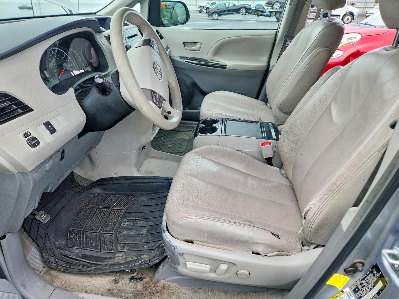 2012 Toyota Sienna Le Серебряный vin: 5TDKK3DC5CS272781