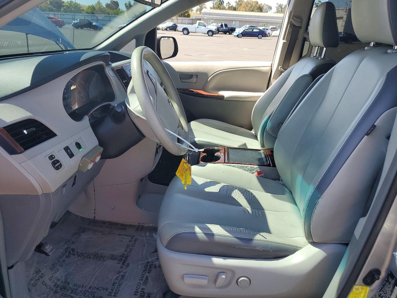 2013 Toyota Sienna Le Silver vin: 5TDKK3DC5DS282857