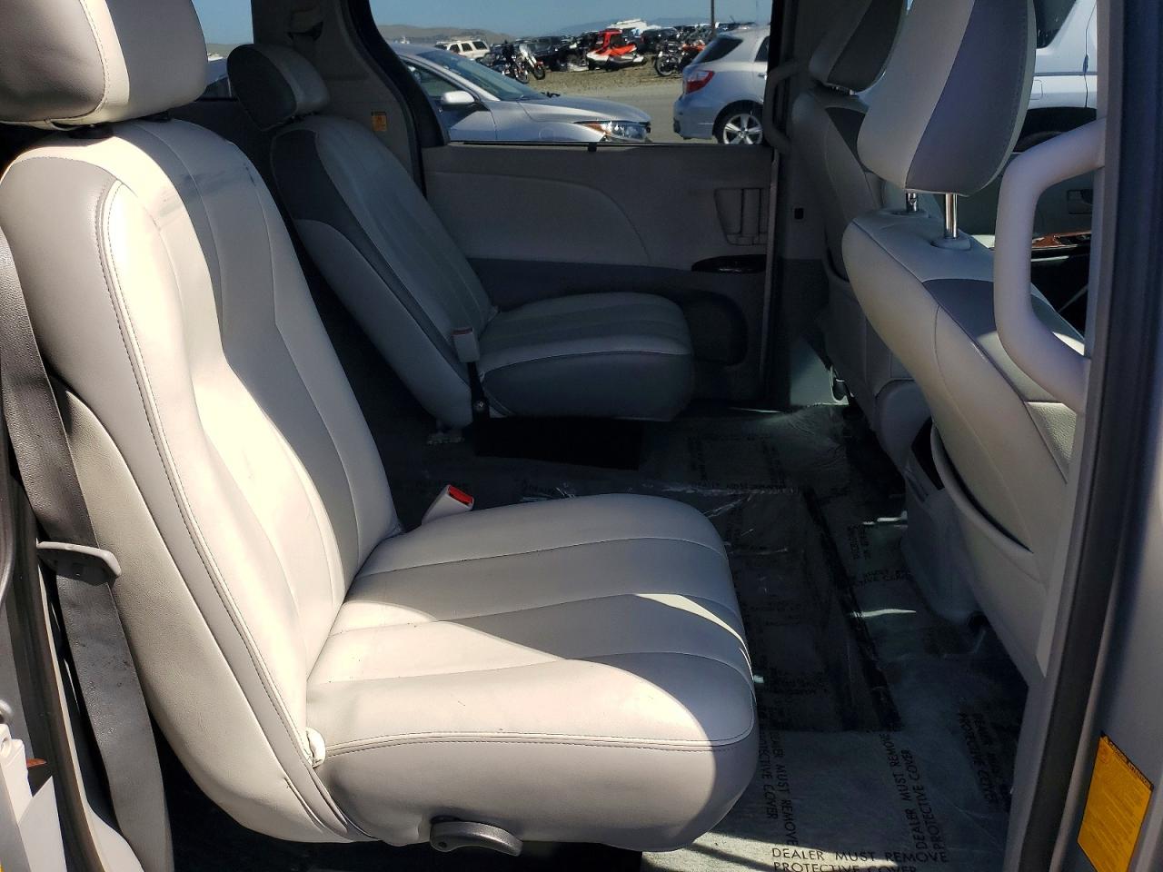 2013 Toyota Sienna Le Silver vin: 5TDKK3DC5DS282857