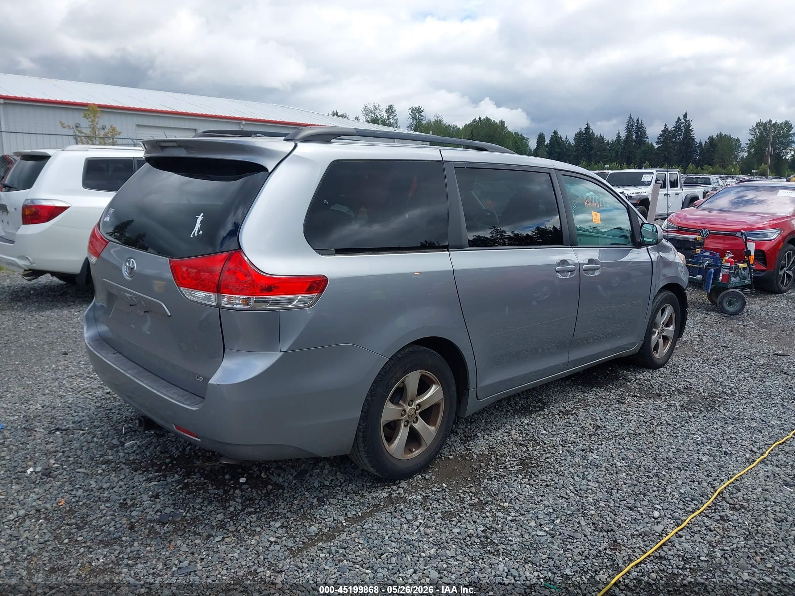 2013 Toyota Sienna Le V6 8 Passenger Серый vin: 5TDKK3DC5DS302525