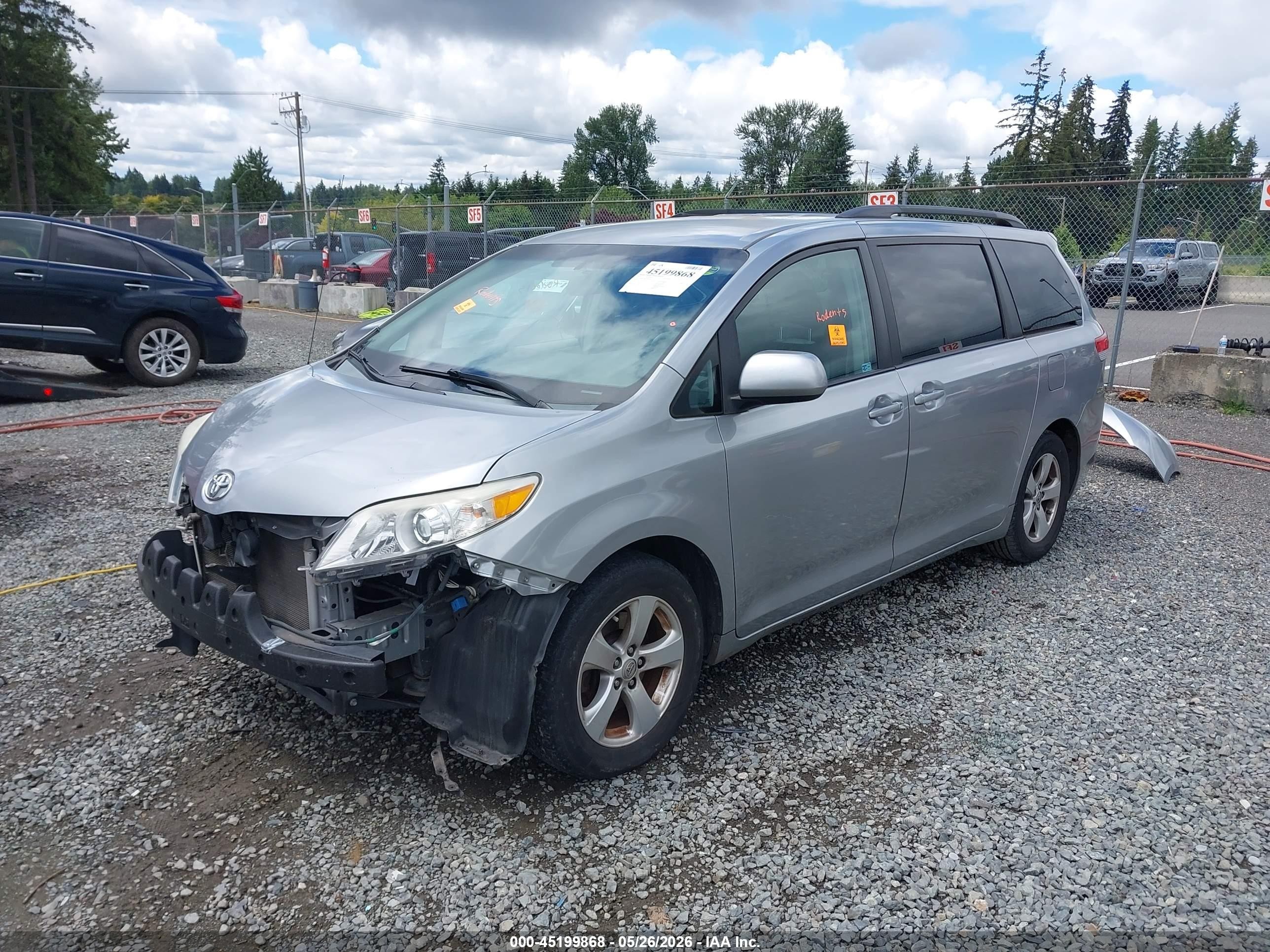 2013 Toyota Sienna Le V6 8 Passenger Серый vin: 5TDKK3DC5DS302525