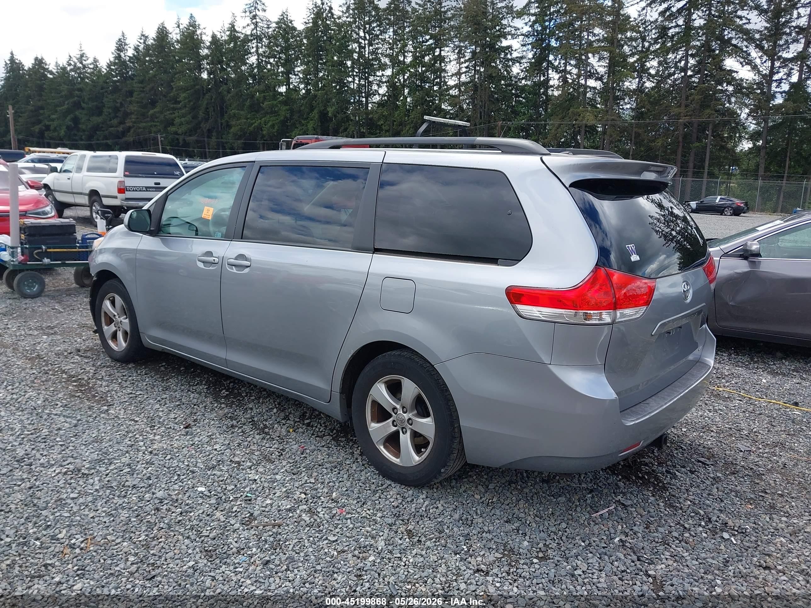 2013 Toyota Sienna Le V6 8 Passenger Серый vin: 5TDKK3DC5DS302525