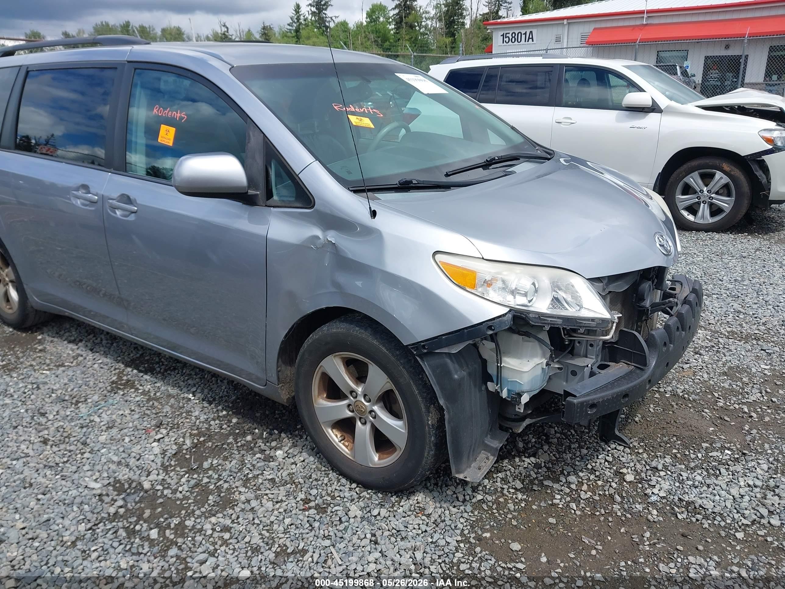 2013 Toyota Sienna Le V6 8 Passenger Серый vin: 5TDKK3DC5DS302525