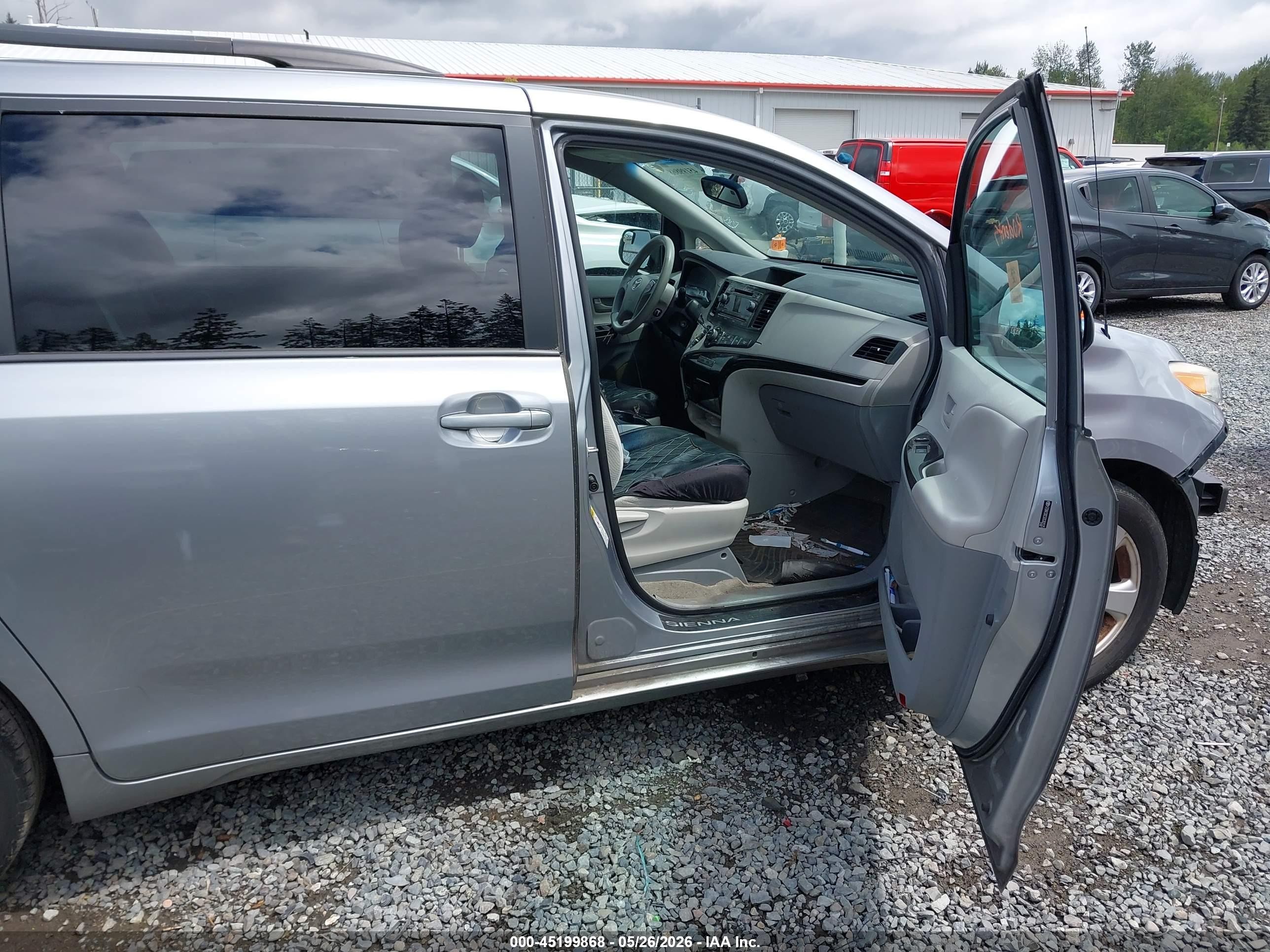 2013 Toyota Sienna Le V6 8 Passenger Серый vin: 5TDKK3DC5DS302525
