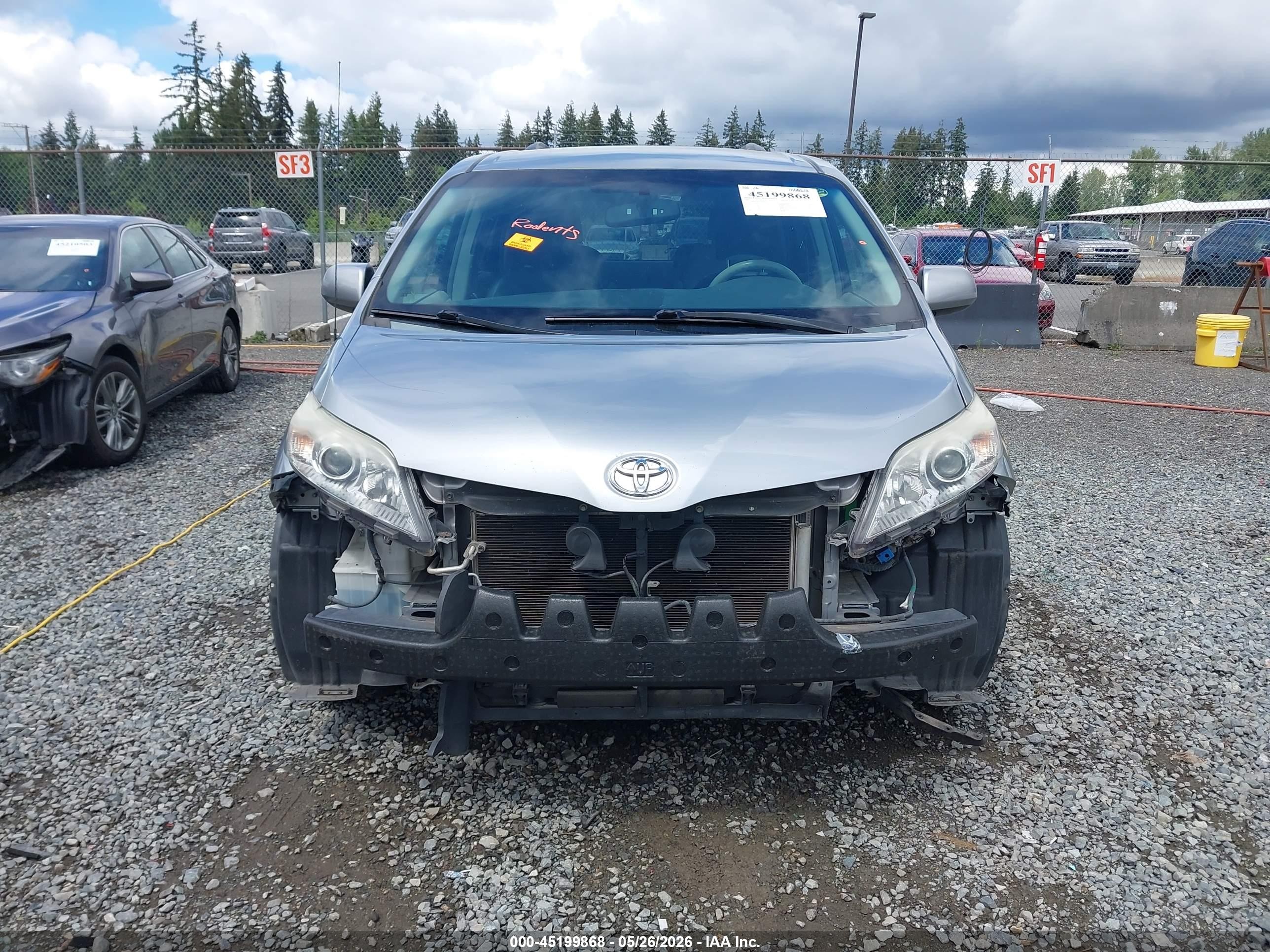 2013 Toyota Sienna Le V6 8 Passenger Серый vin: 5TDKK3DC5DS302525