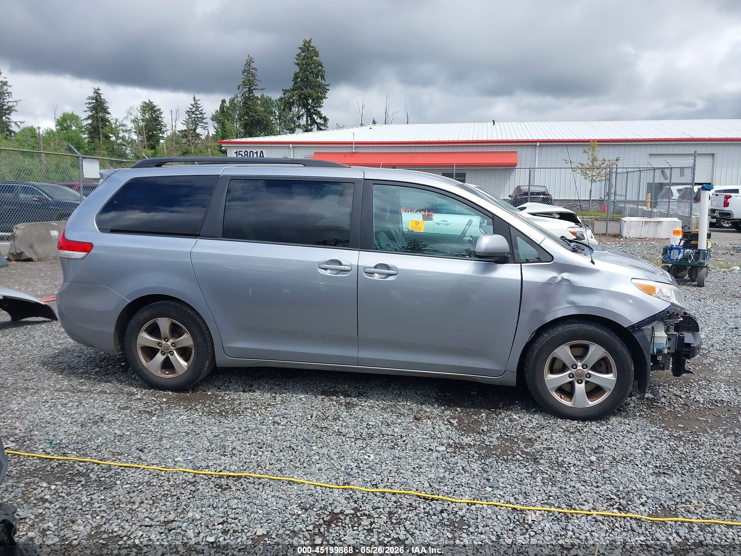 2013 Toyota Sienna Le V6 8 Passenger Серый vin: 5TDKK3DC5DS302525