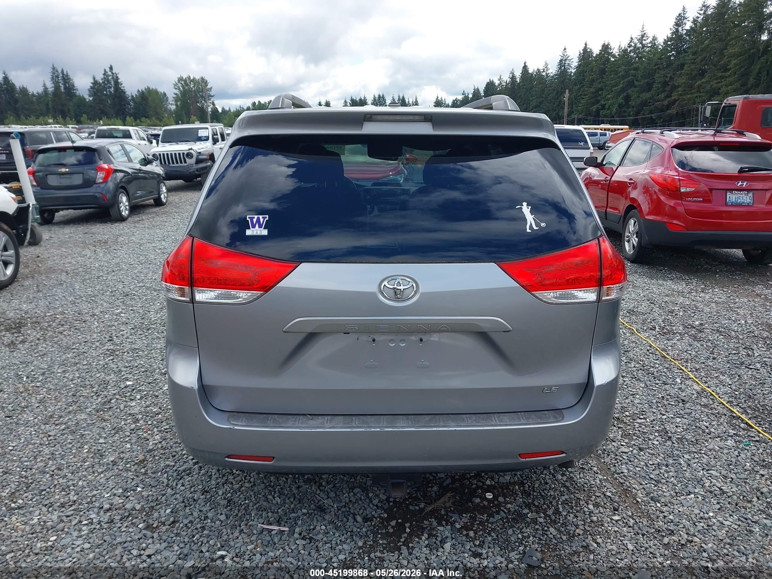 2013 Toyota Sienna Le V6 8 Passenger Серый vin: 5TDKK3DC5DS302525