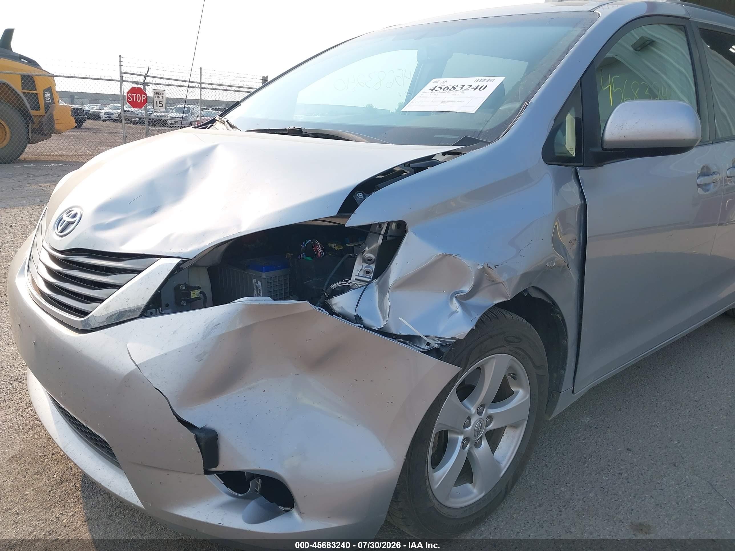 2013 Toyota Sienna Le V6 8 Passenger Silver vin: 5TDKK3DC5DS303142