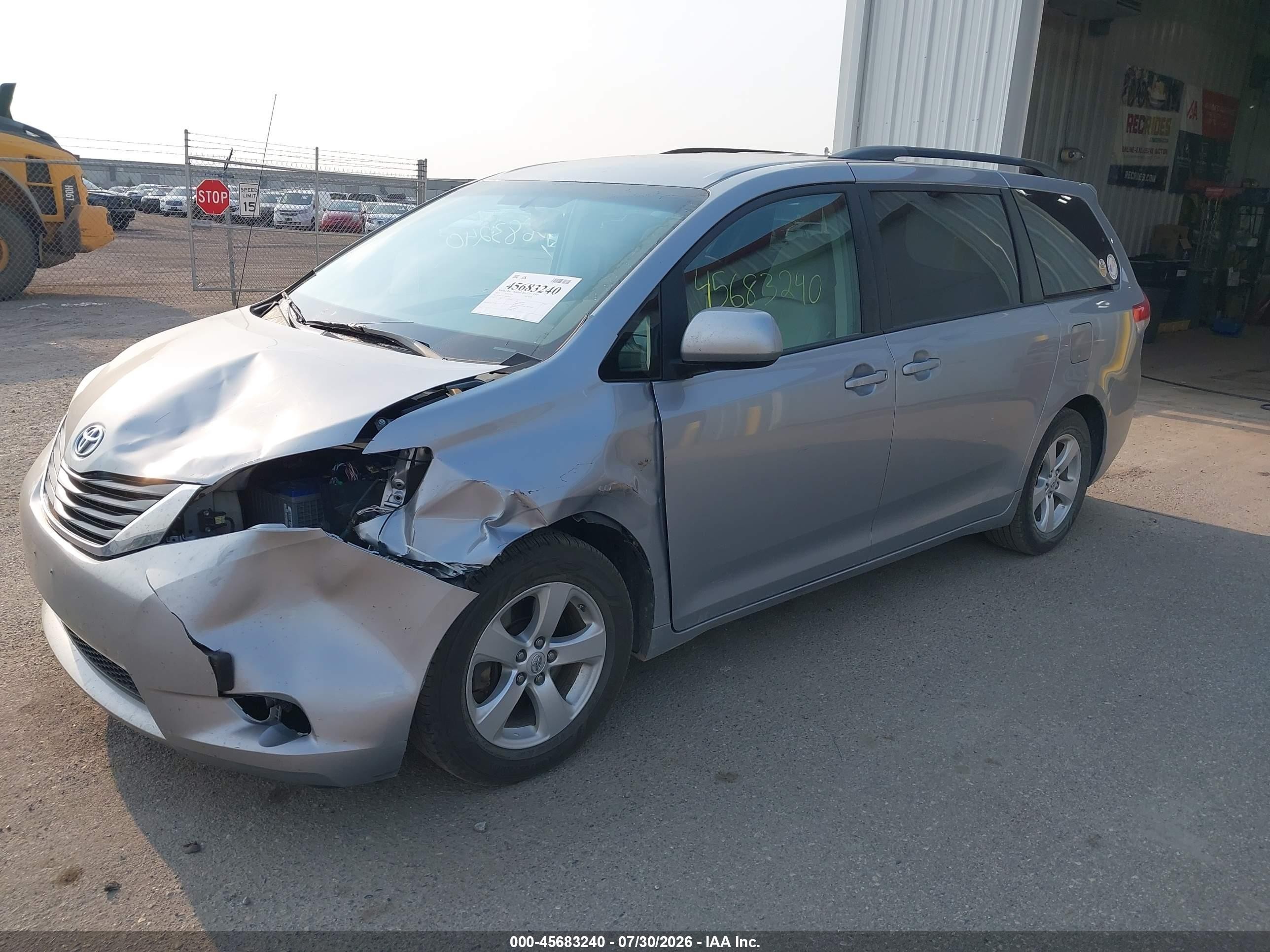 2013 Toyota Sienna Le V6 8 Passenger Silver vin: 5TDKK3DC5DS303142