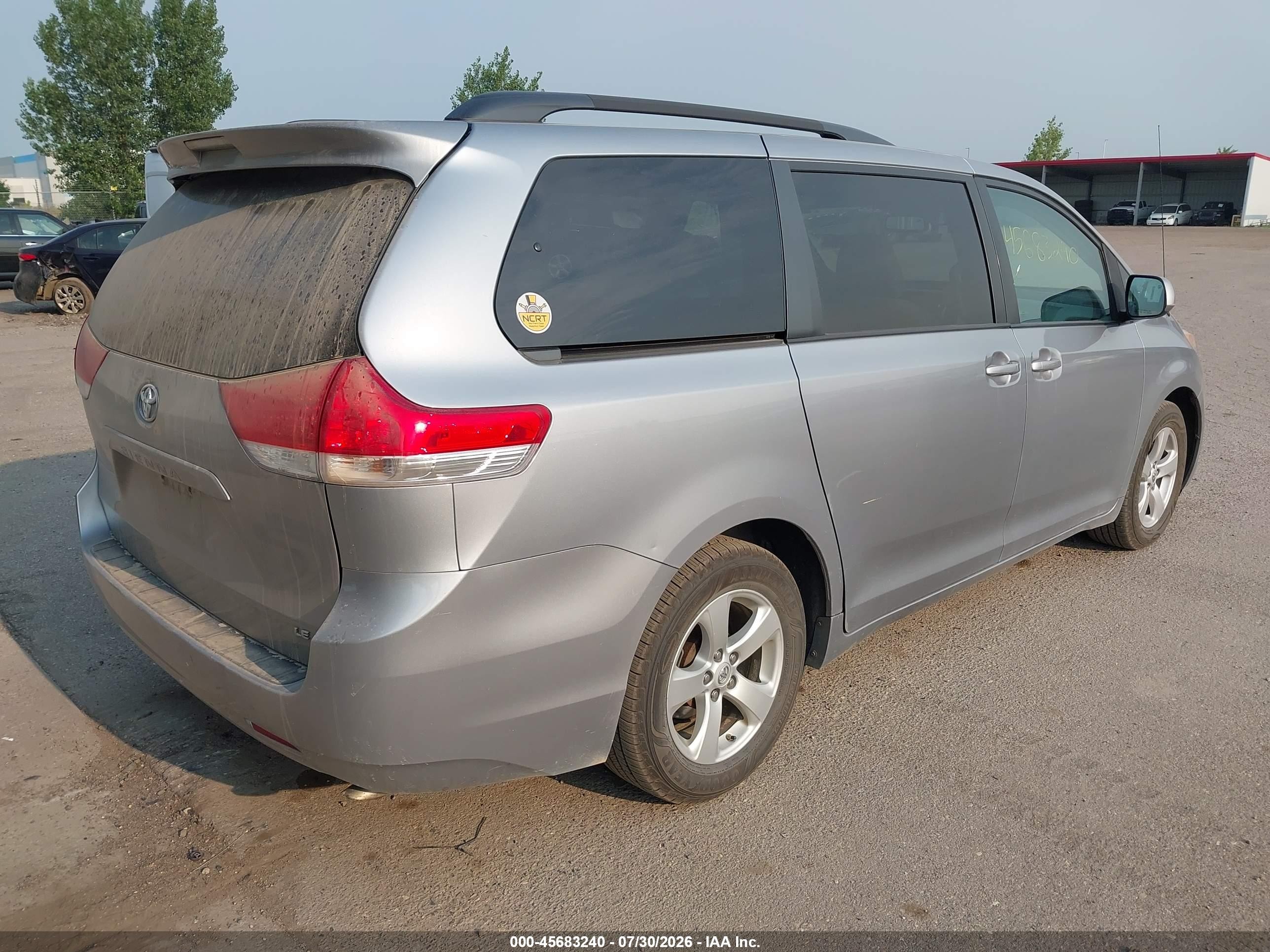 2013 Toyota Sienna Le V6 8 Passenger Silver vin: 5TDKK3DC5DS303142
