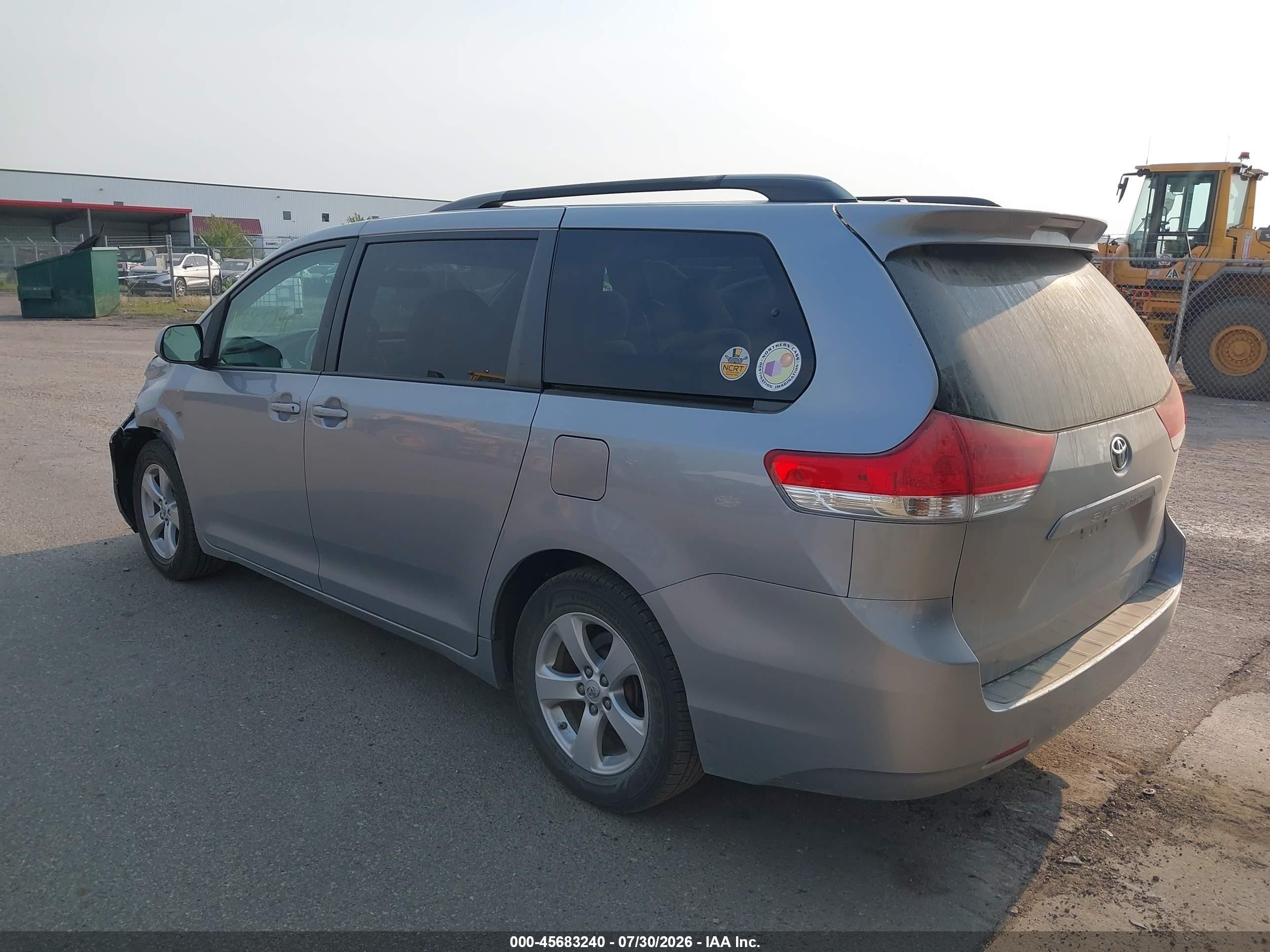 2013 Toyota Sienna Le V6 8 Passenger Silver vin: 5TDKK3DC5DS303142