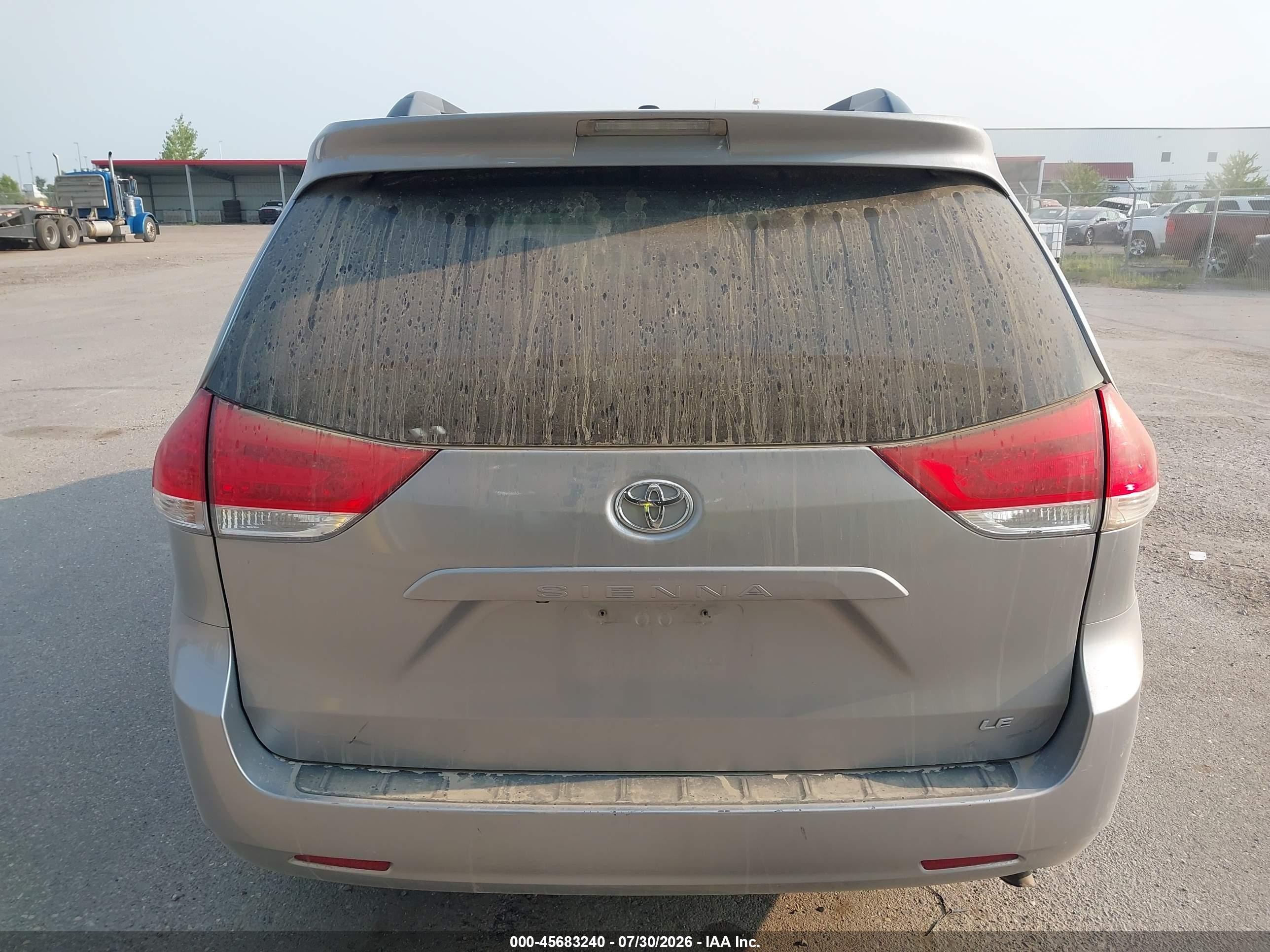 2013 Toyota Sienna Le V6 8 Passenger Silver vin: 5TDKK3DC5DS303142