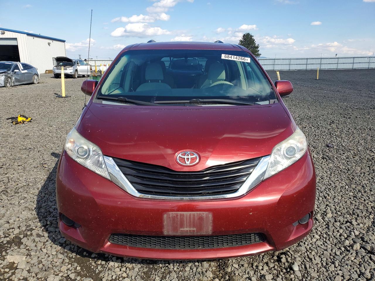 2013 Toyota Sienna Le Red vin: 5TDKK3DC5DS312598