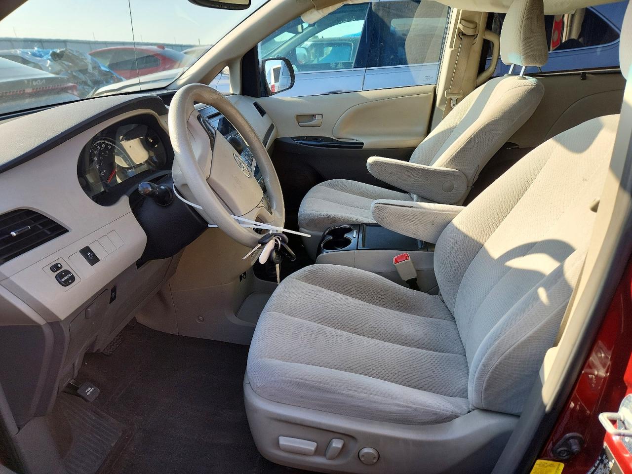 2013 Toyota Sienna Le Red vin: 5TDKK3DC5DS312598