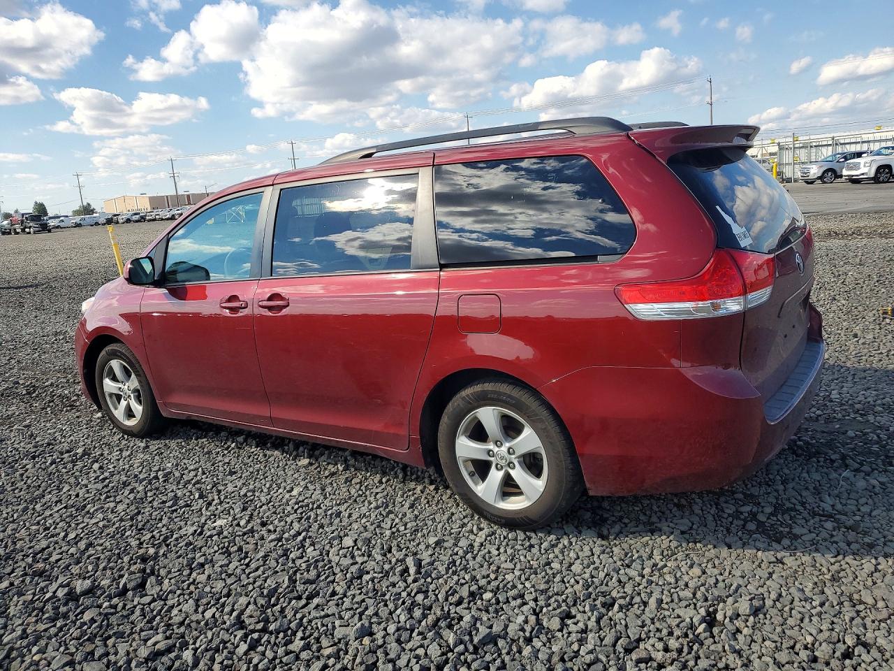 2013 Toyota Sienna Le Red vin: 5TDKK3DC5DS312598