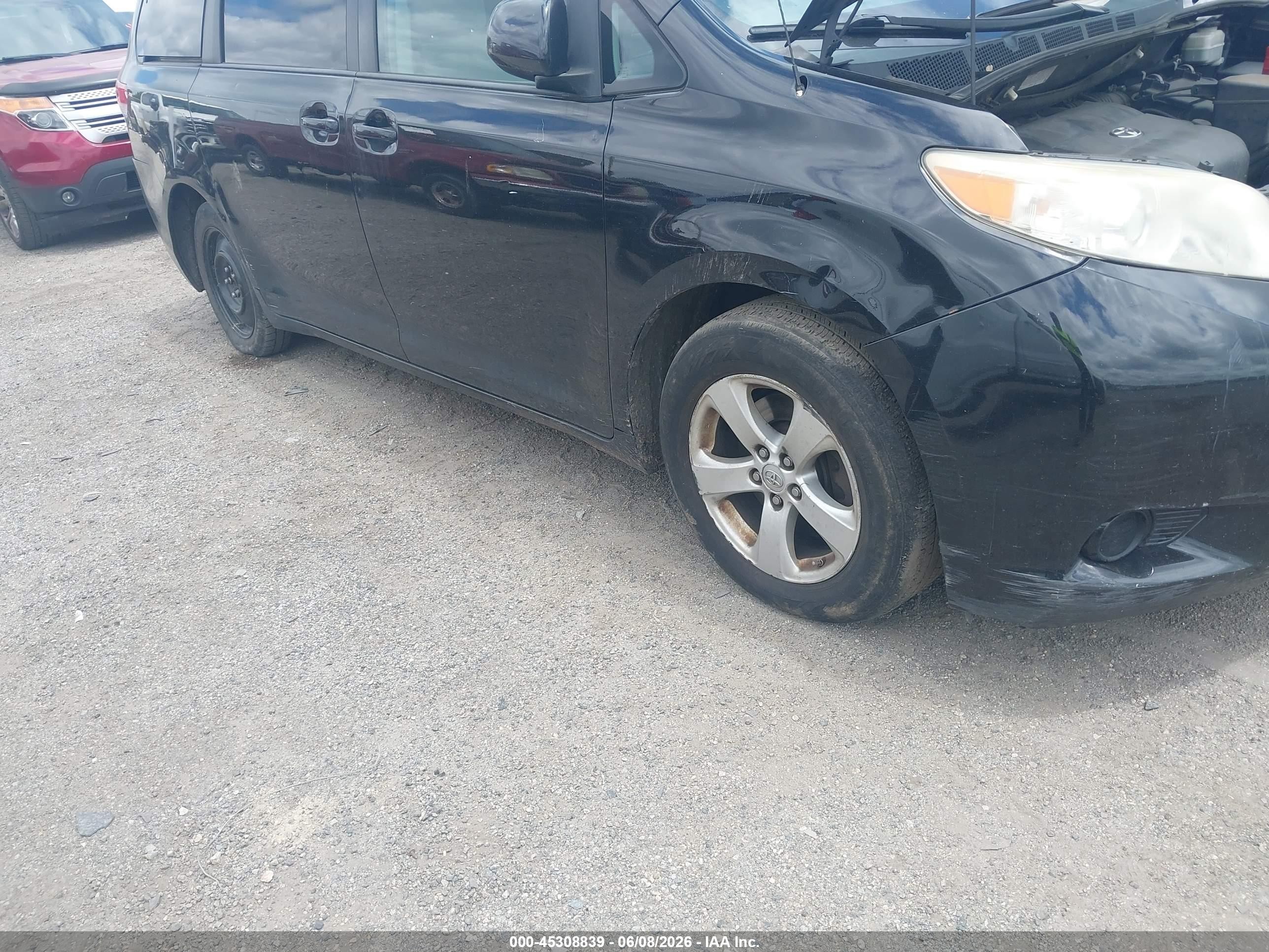 2013 Toyota Sienna Le V6 8 Passenger Black vin: 5TDKK3DC5DS321849
