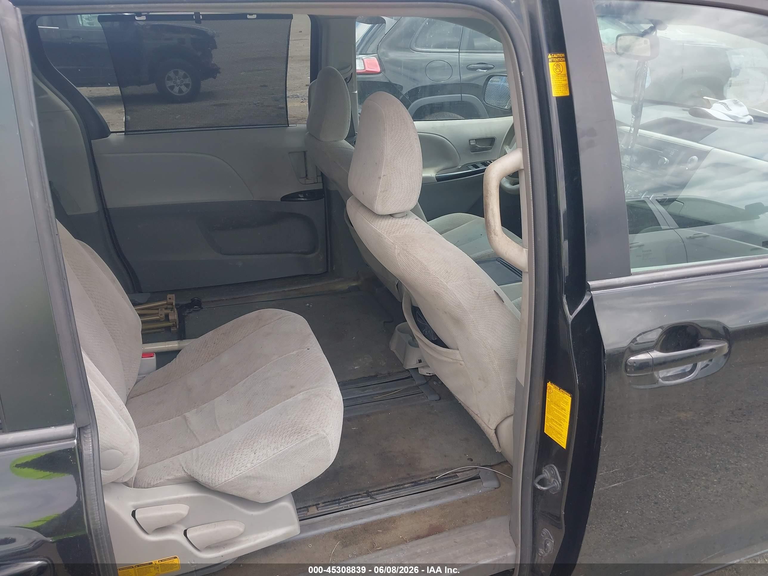 2013 Toyota Sienna Le V6 8 Passenger Black vin: 5TDKK3DC5DS321849