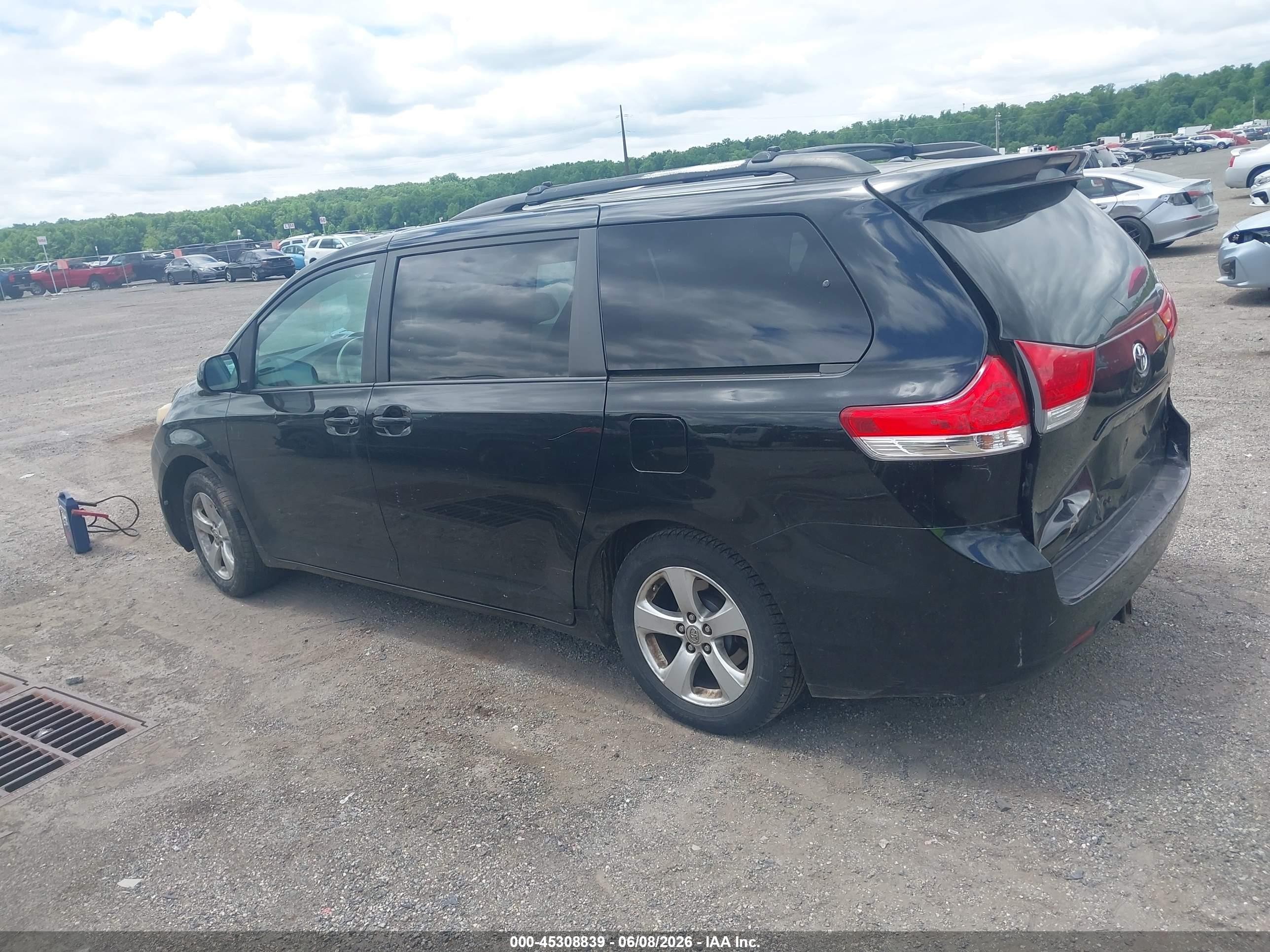 2013 Toyota Sienna Le V6 8 Passenger Black vin: 5TDKK3DC5DS321849