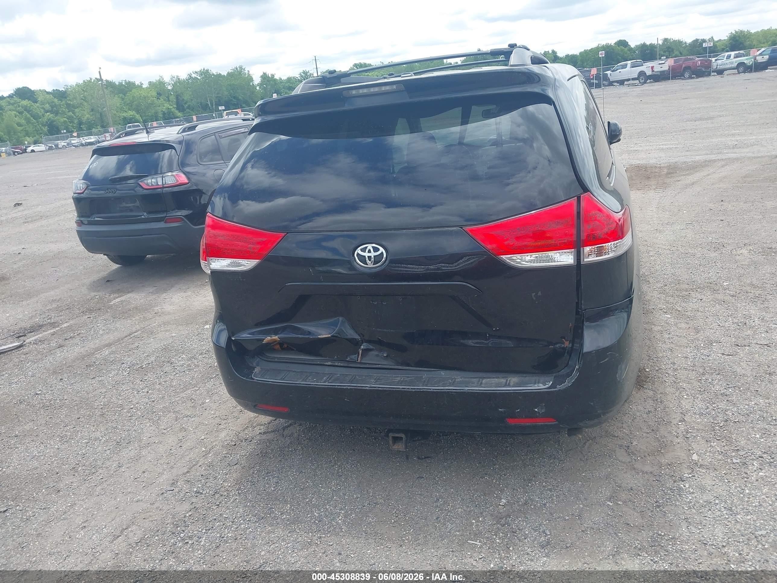 2013 Toyota Sienna Le V6 8 Passenger Black vin: 5TDKK3DC5DS321849