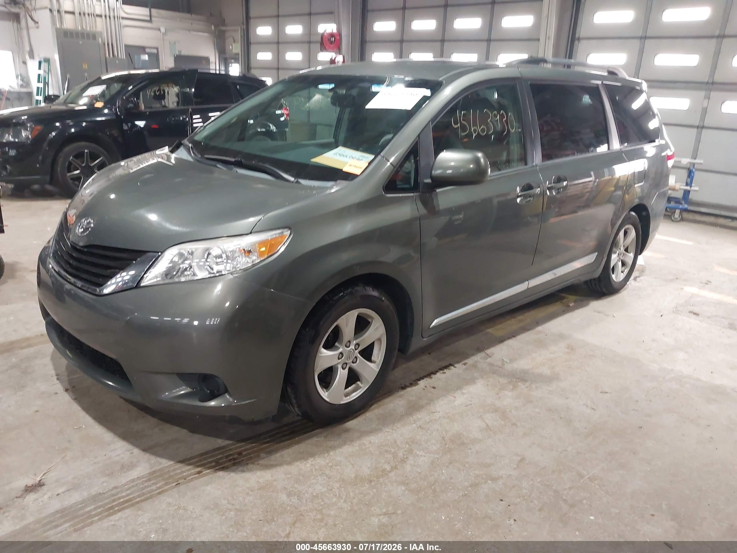 2013 Toyota Sienna Le V6 8 Passenger Gray vin: 5TDKK3DC5DS325870