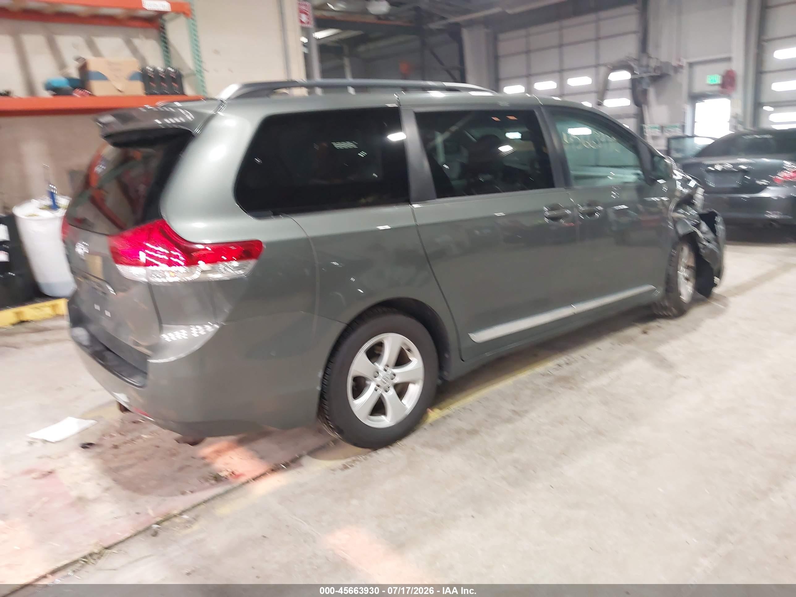 2013 Toyota Sienna Le V6 8 Passenger Gray vin: 5TDKK3DC5DS325870