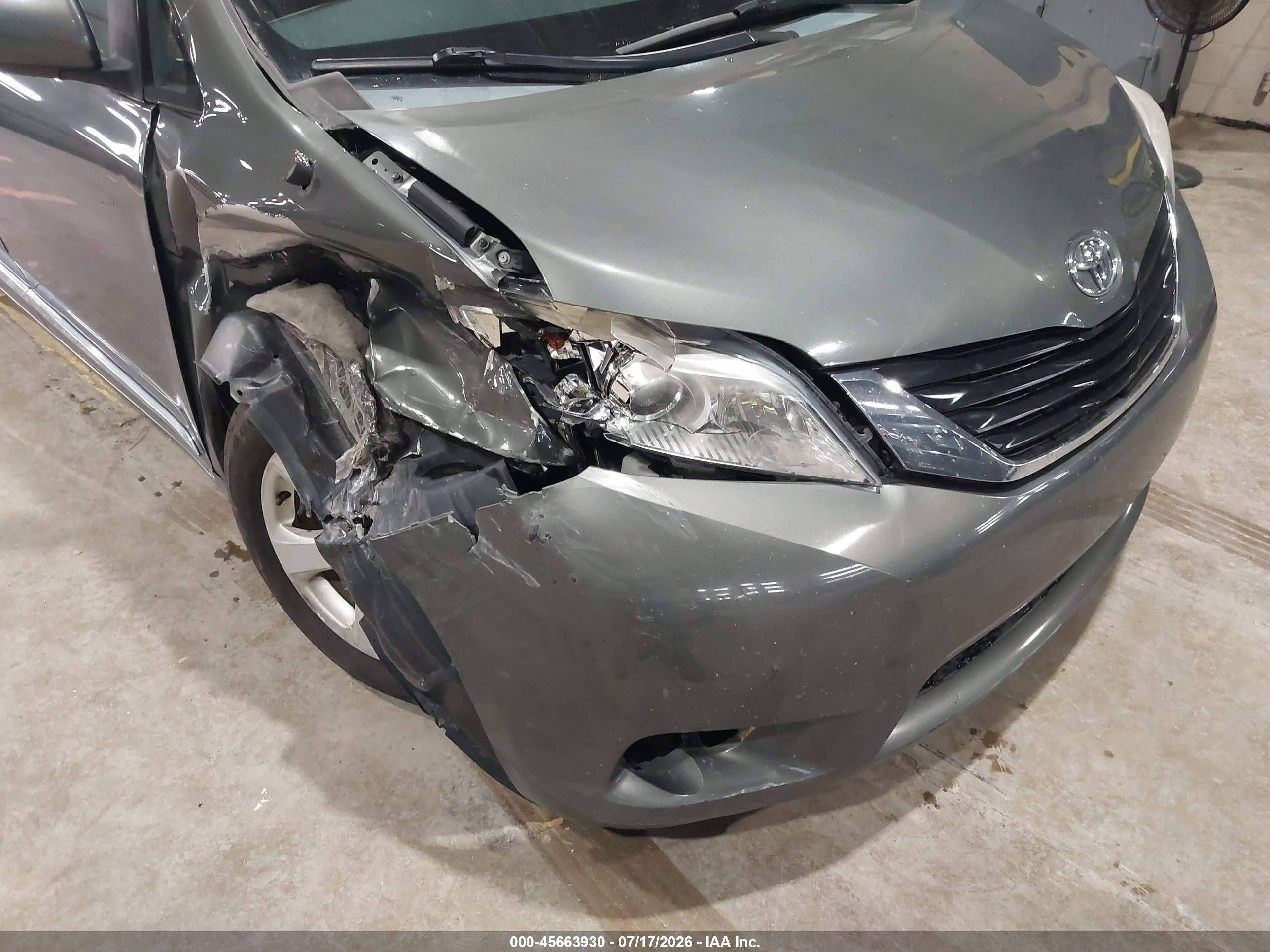 2013 Toyota Sienna Le V6 8 Passenger Gray vin: 5TDKK3DC5DS325870