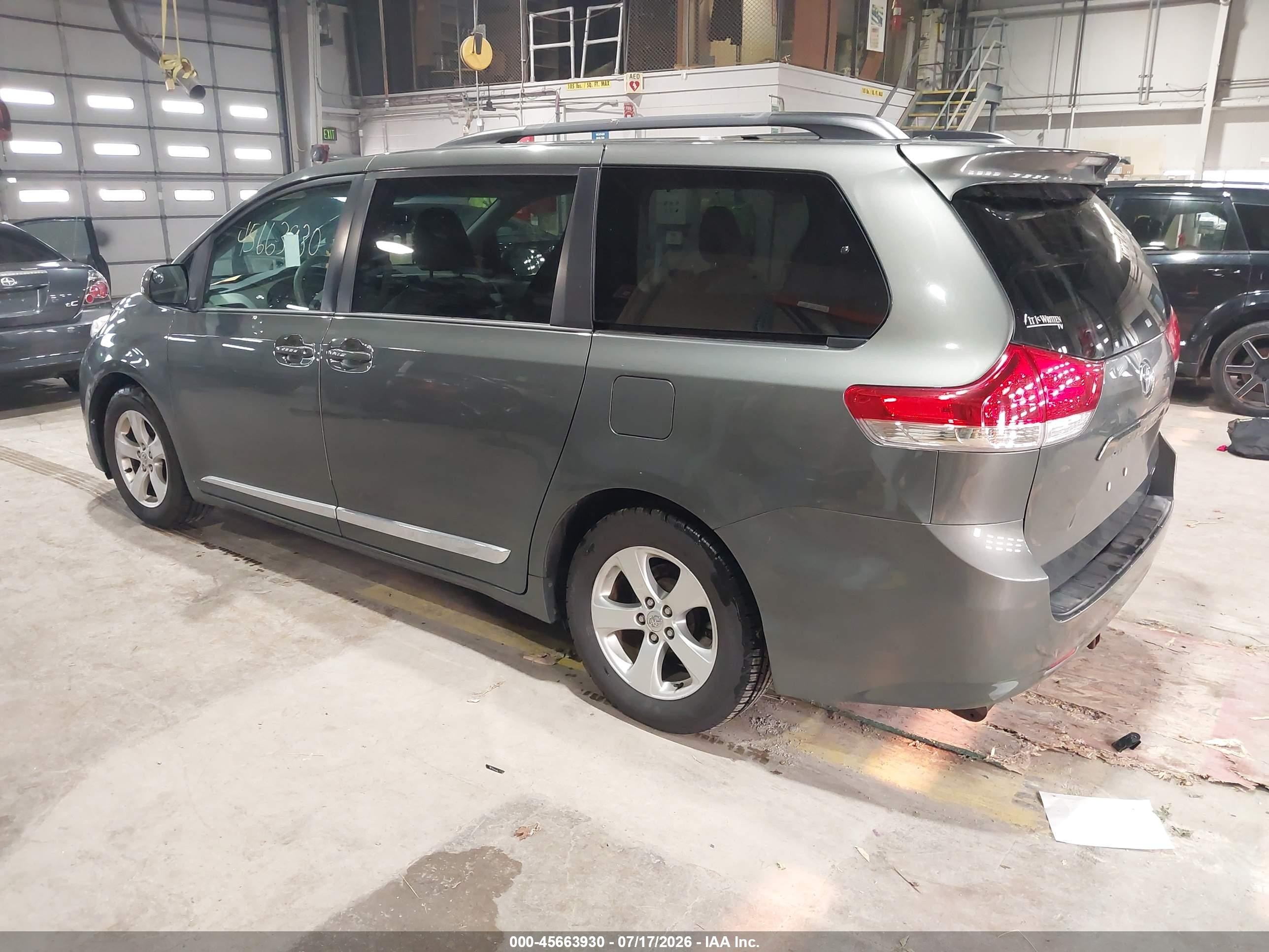 2013 Toyota Sienna Le V6 8 Passenger Gray vin: 5TDKK3DC5DS325870
