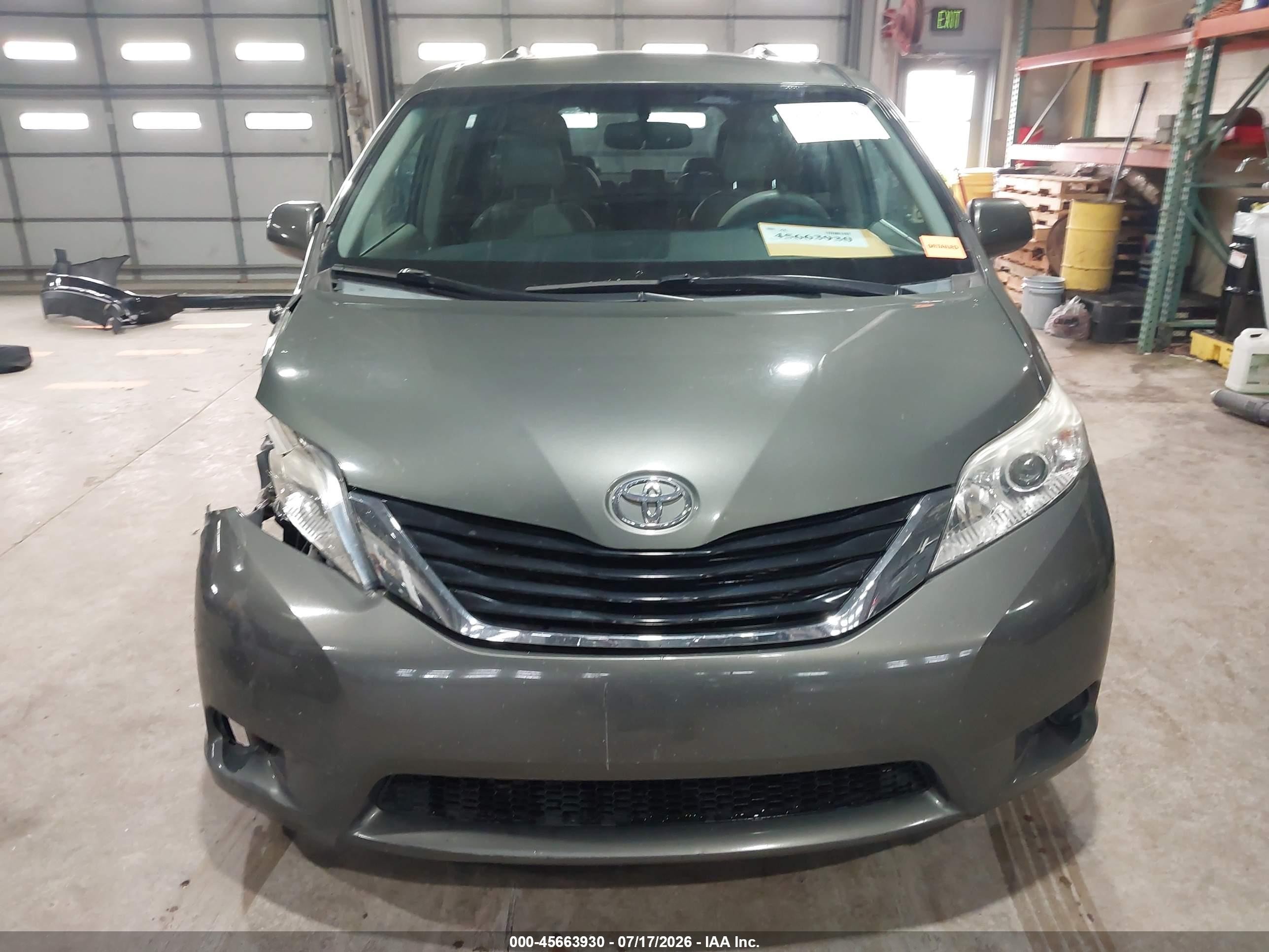 2013 Toyota Sienna Le V6 8 Passenger Gray vin: 5TDKK3DC5DS325870