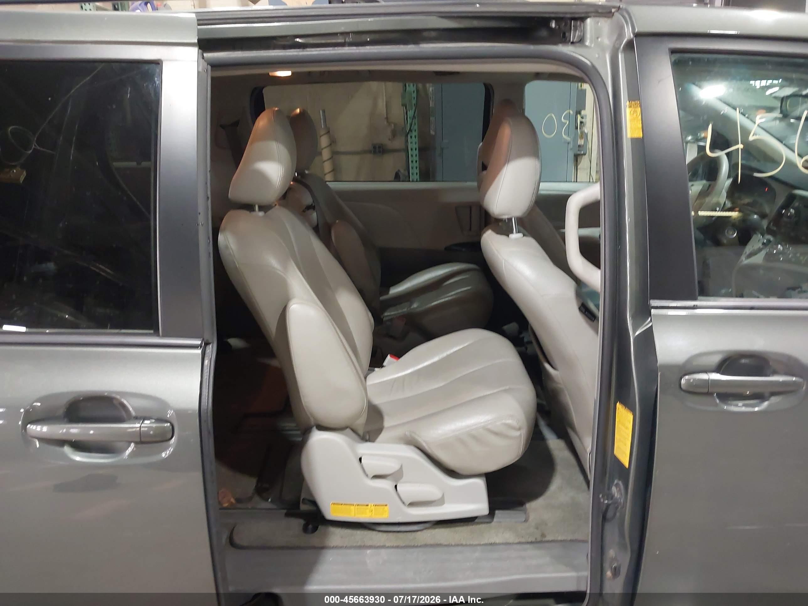 2013 Toyota Sienna Le V6 8 Passenger Gray vin: 5TDKK3DC5DS325870