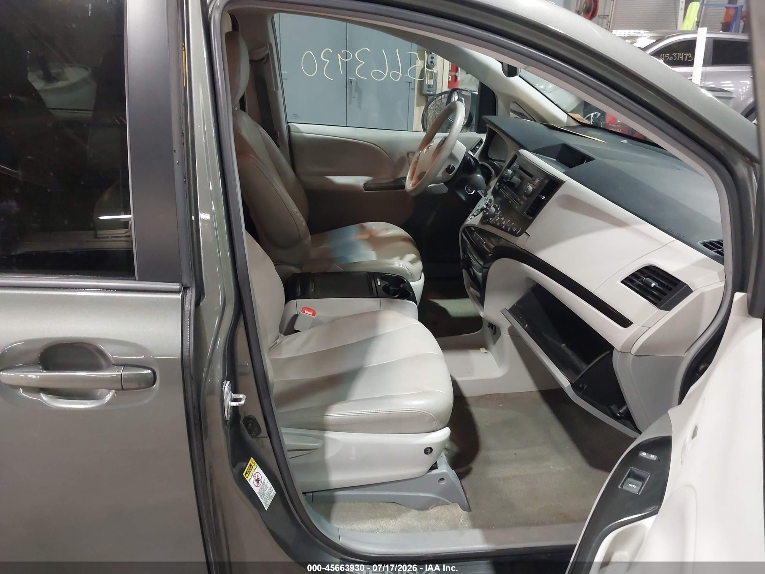 2013 Toyota Sienna Le V6 8 Passenger Gray vin: 5TDKK3DC5DS325870