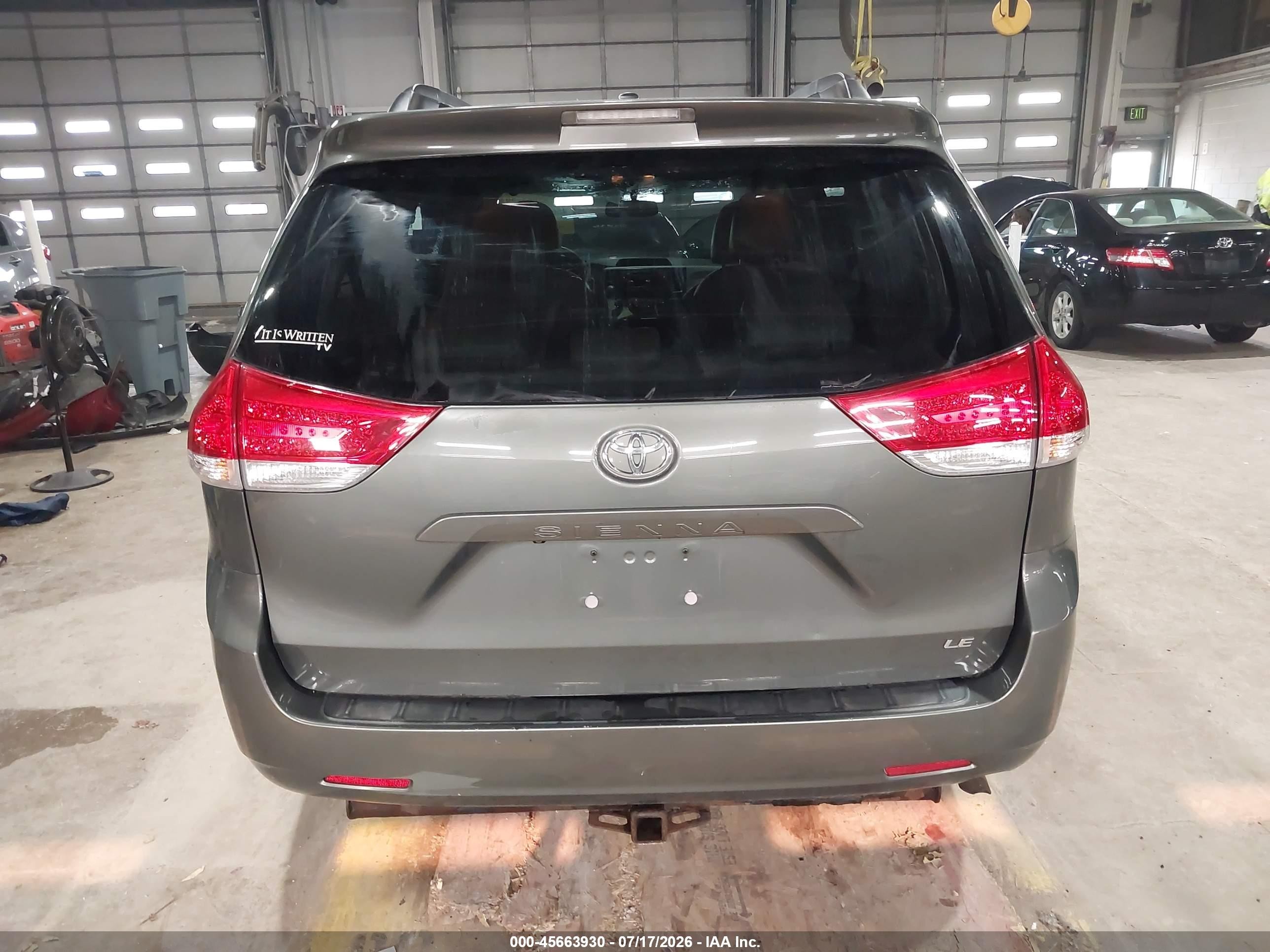 2013 Toyota Sienna Le V6 8 Passenger Gray vin: 5TDKK3DC5DS325870