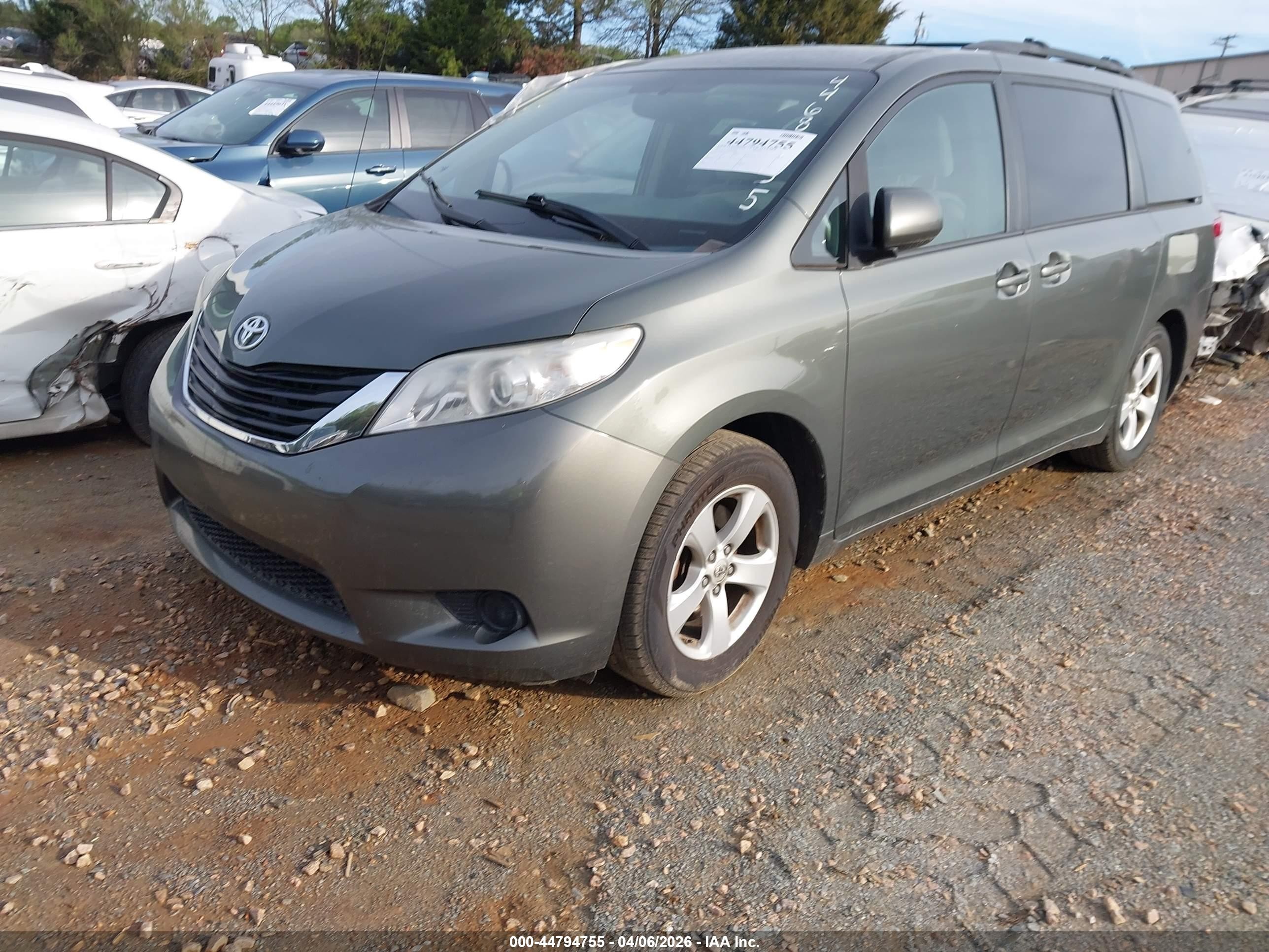 2013 Toyota Sienna Le V6 8 Passenger Gray vin: 5TDKK3DC5DS333340