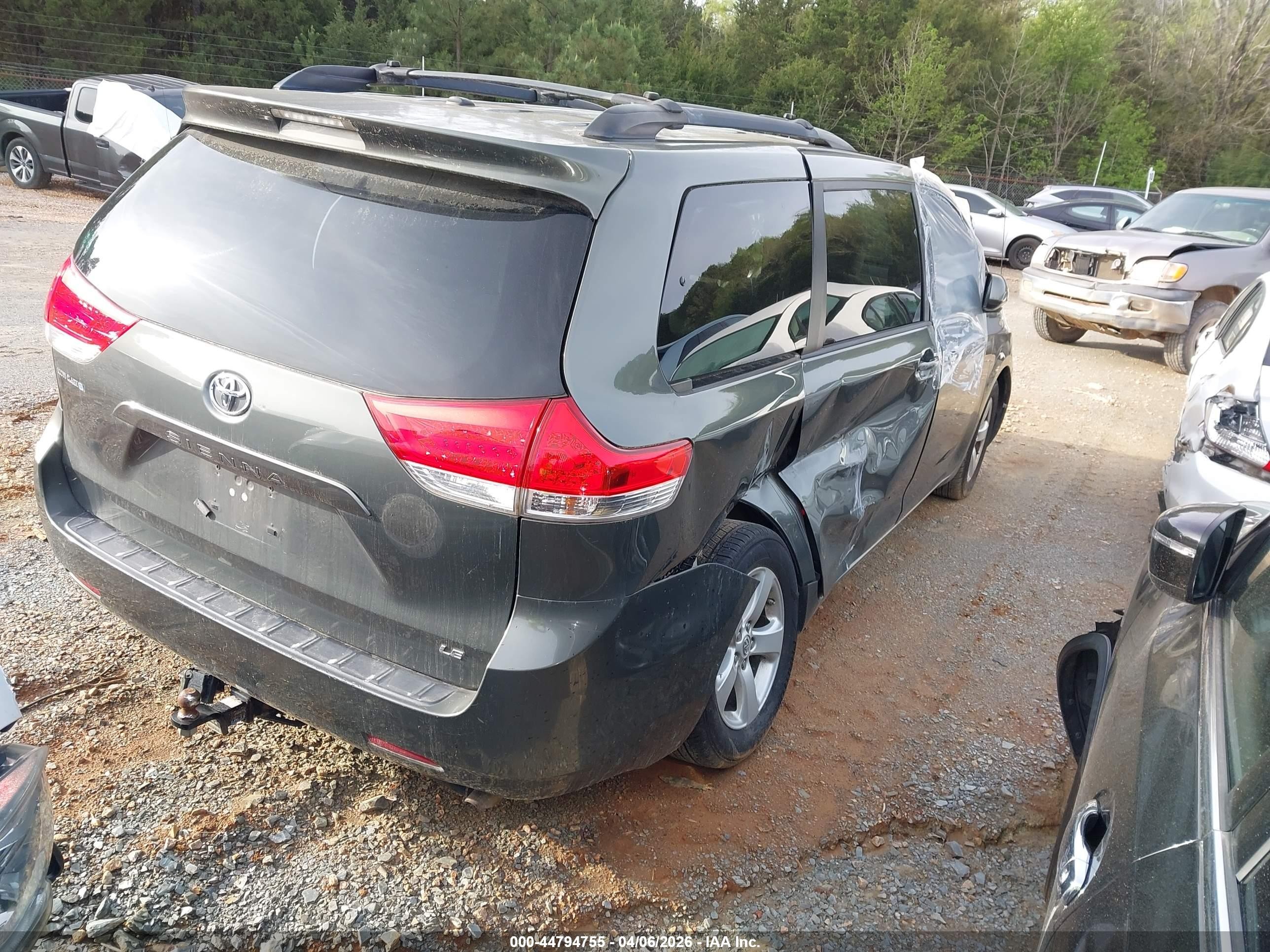 2013 Toyota Sienna Le V6 8 Passenger Gray vin: 5TDKK3DC5DS333340