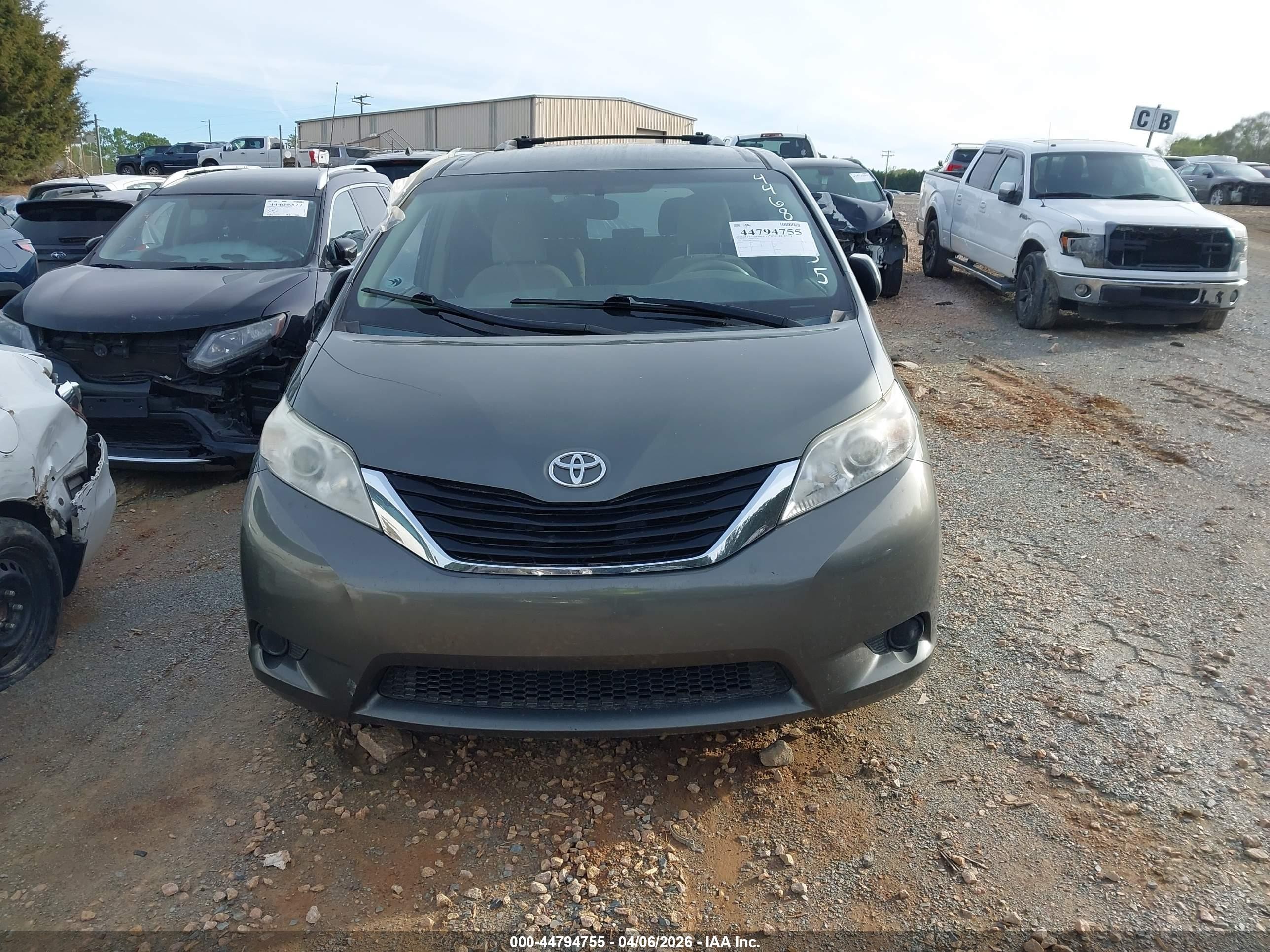 2013 Toyota Sienna Le V6 8 Passenger Gray vin: 5TDKK3DC5DS333340