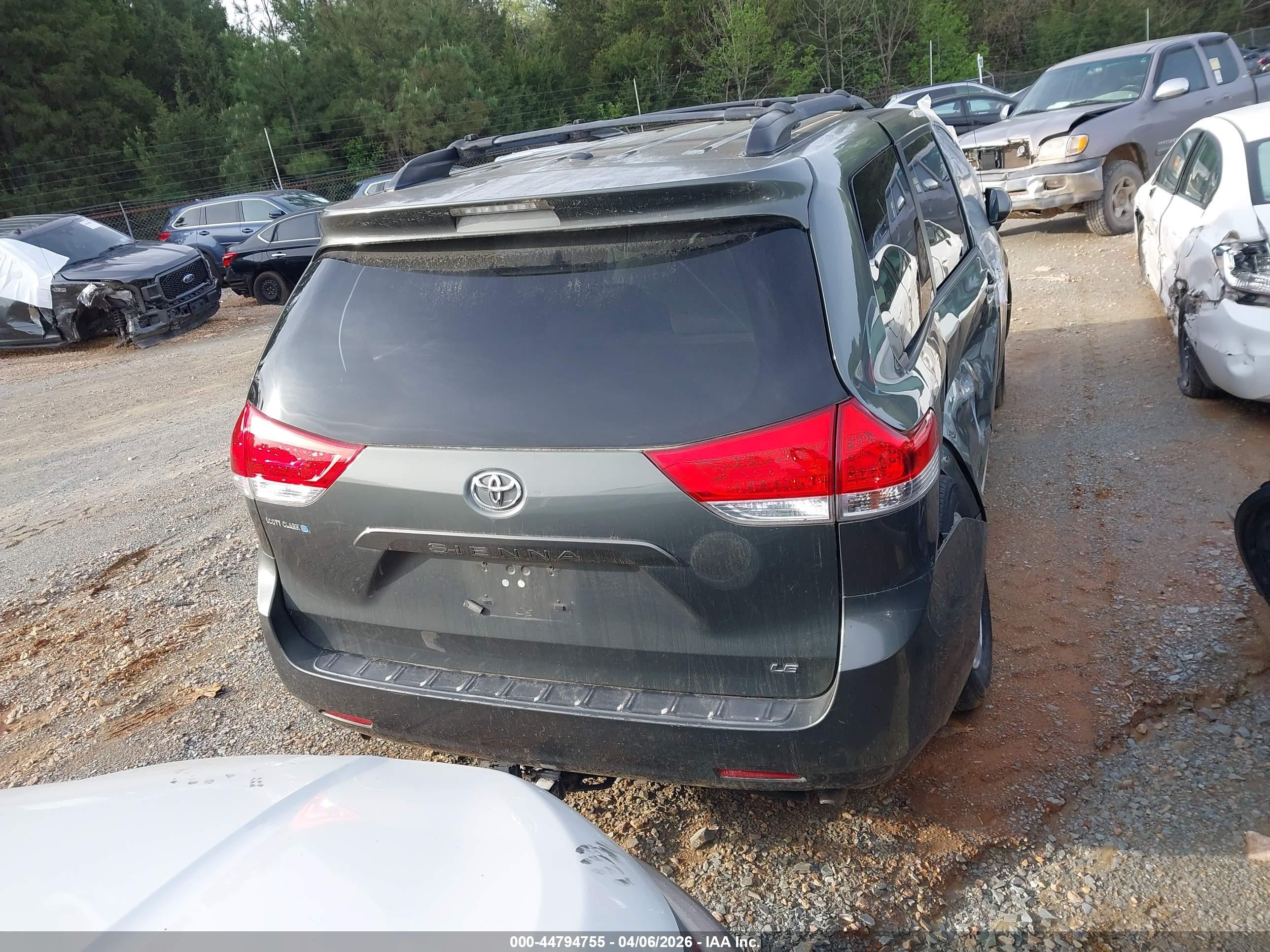 2013 Toyota Sienna Le V6 8 Passenger Gray vin: 5TDKK3DC5DS333340