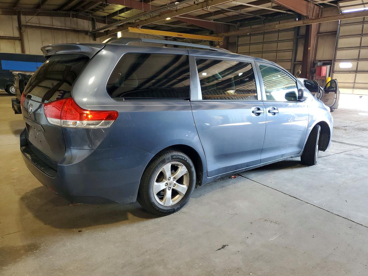 2013 Toyota Sienna Le Синий vin: 5TDKK3DC5DS333841