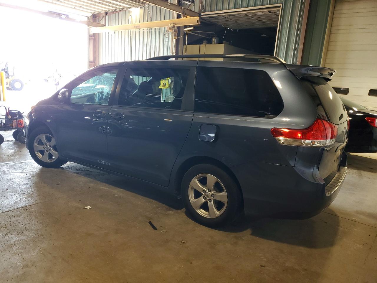 2013 Toyota Sienna Le Синий vin: 5TDKK3DC5DS333841