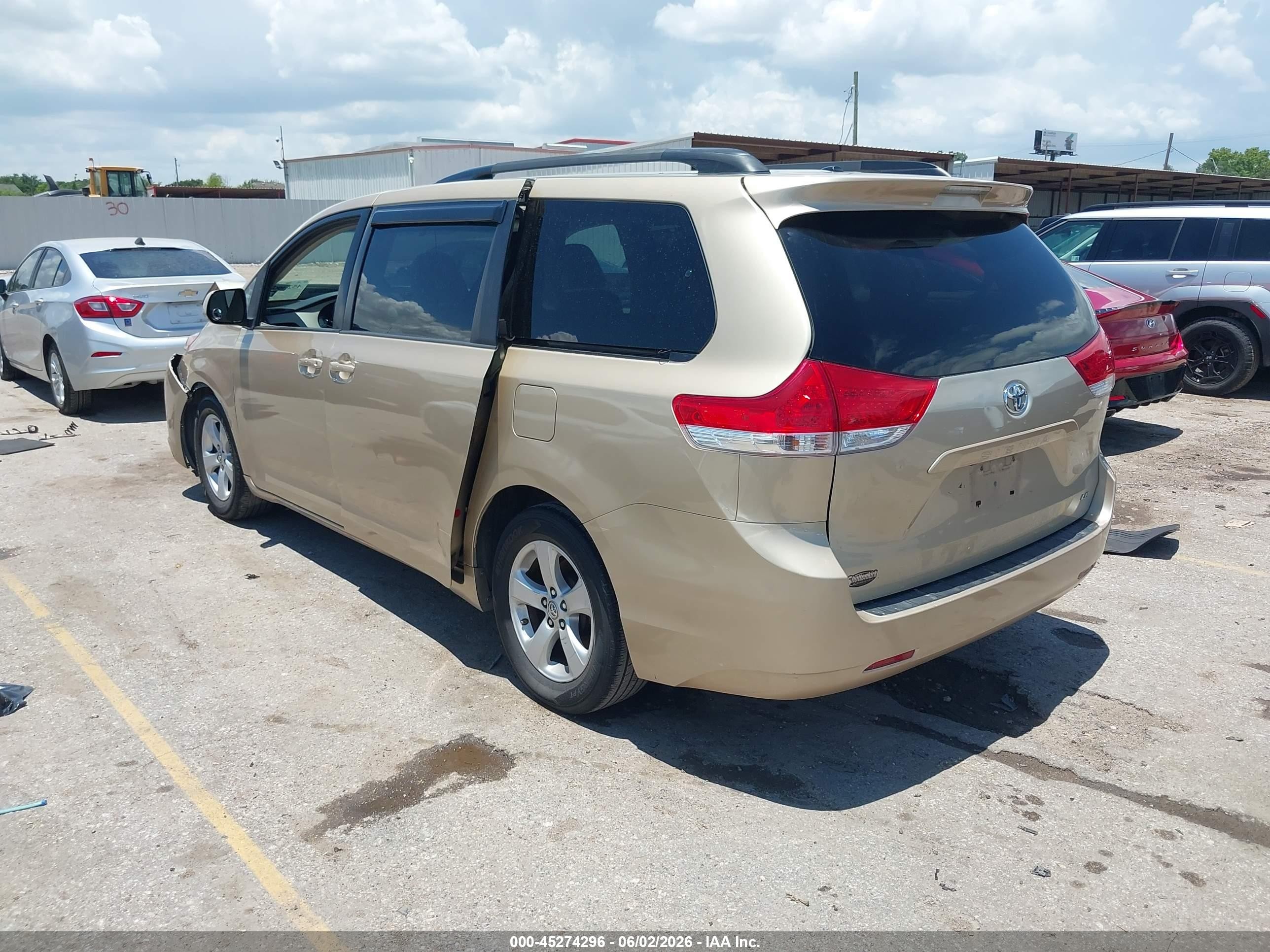 2013 Toyota Sienna Le V6 8 Passenger Бежевый vin: 5TDKK3DC5DS334195