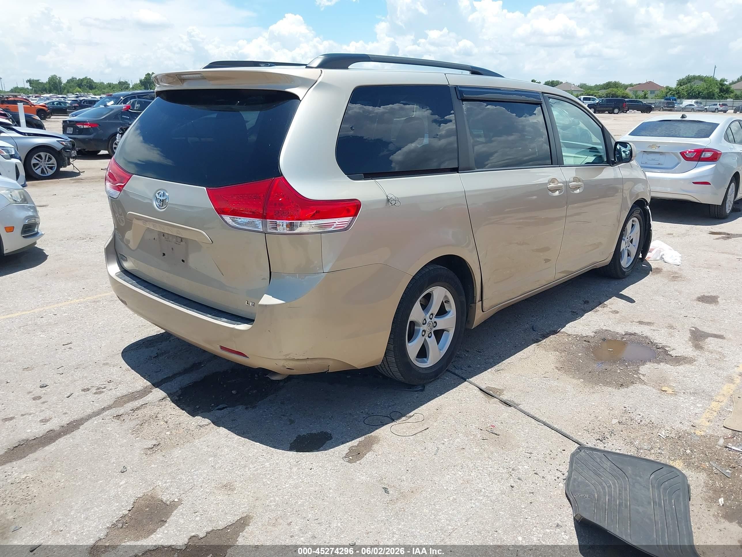 2013 Toyota Sienna Le V6 8 Passenger Бежевый vin: 5TDKK3DC5DS334195