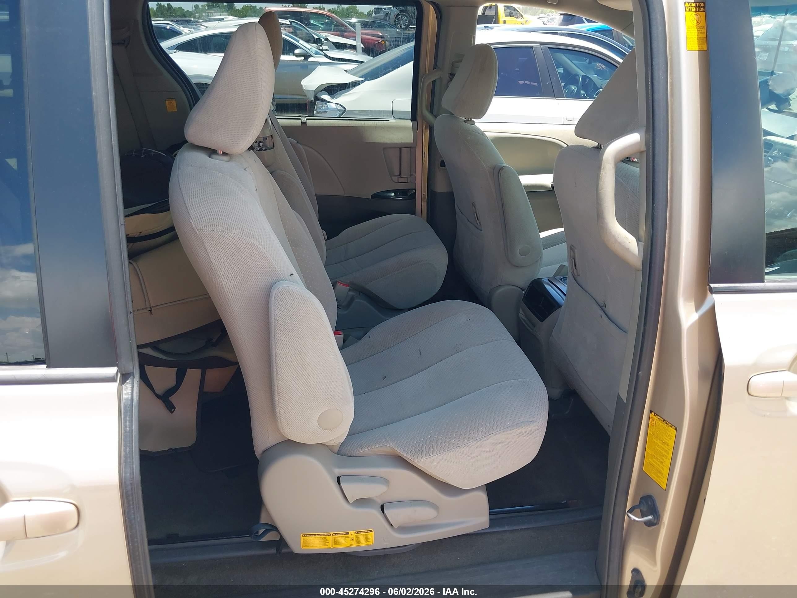 2013 Toyota Sienna Le V6 8 Passenger Бежевый vin: 5TDKK3DC5DS334195