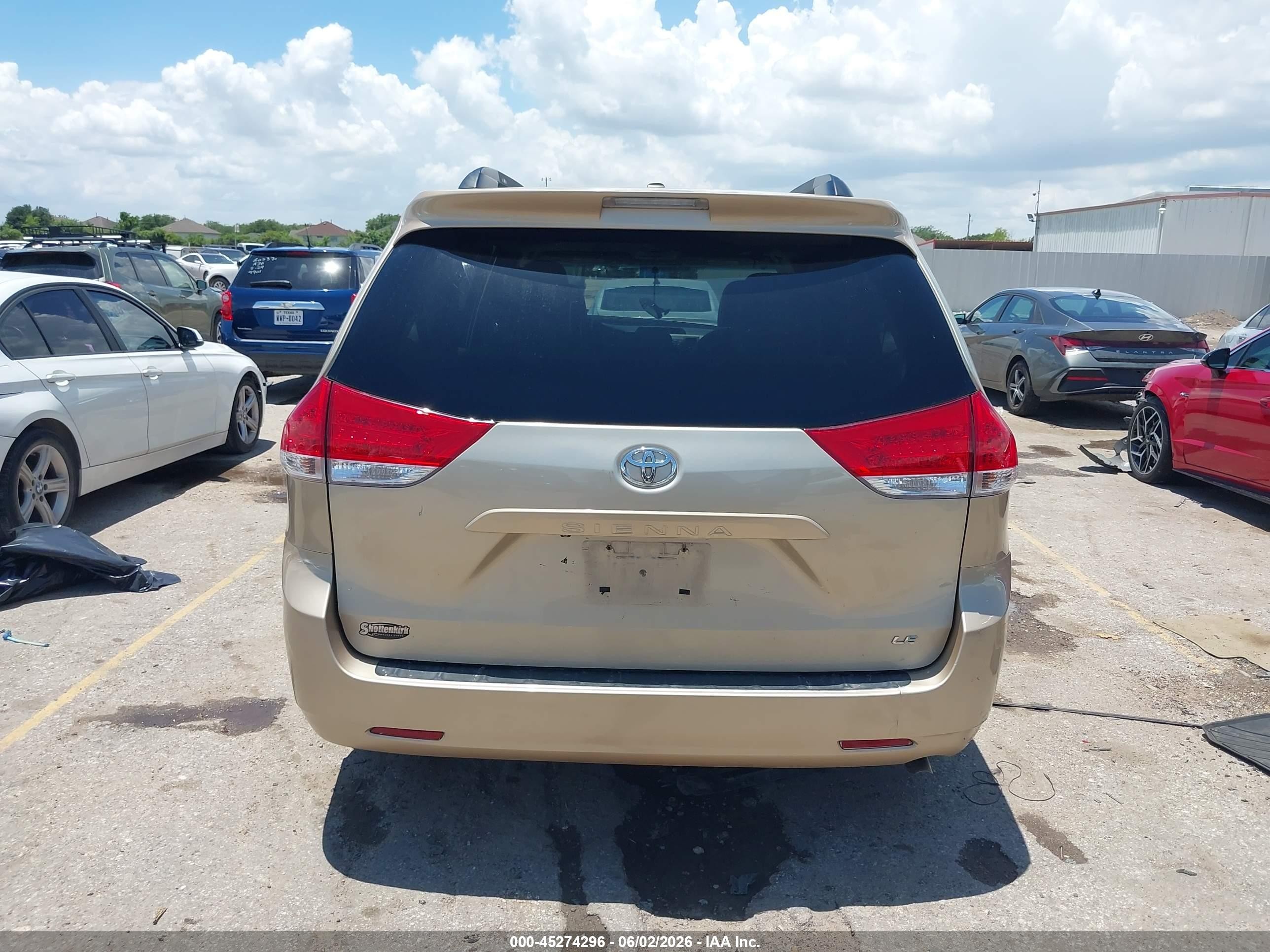 2013 Toyota Sienna Le V6 8 Passenger Бежевый vin: 5TDKK3DC5DS334195