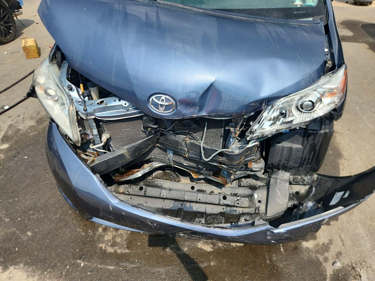 2013 Toyota Sienna Le Blue vin: 5TDKK3DC5DS341339