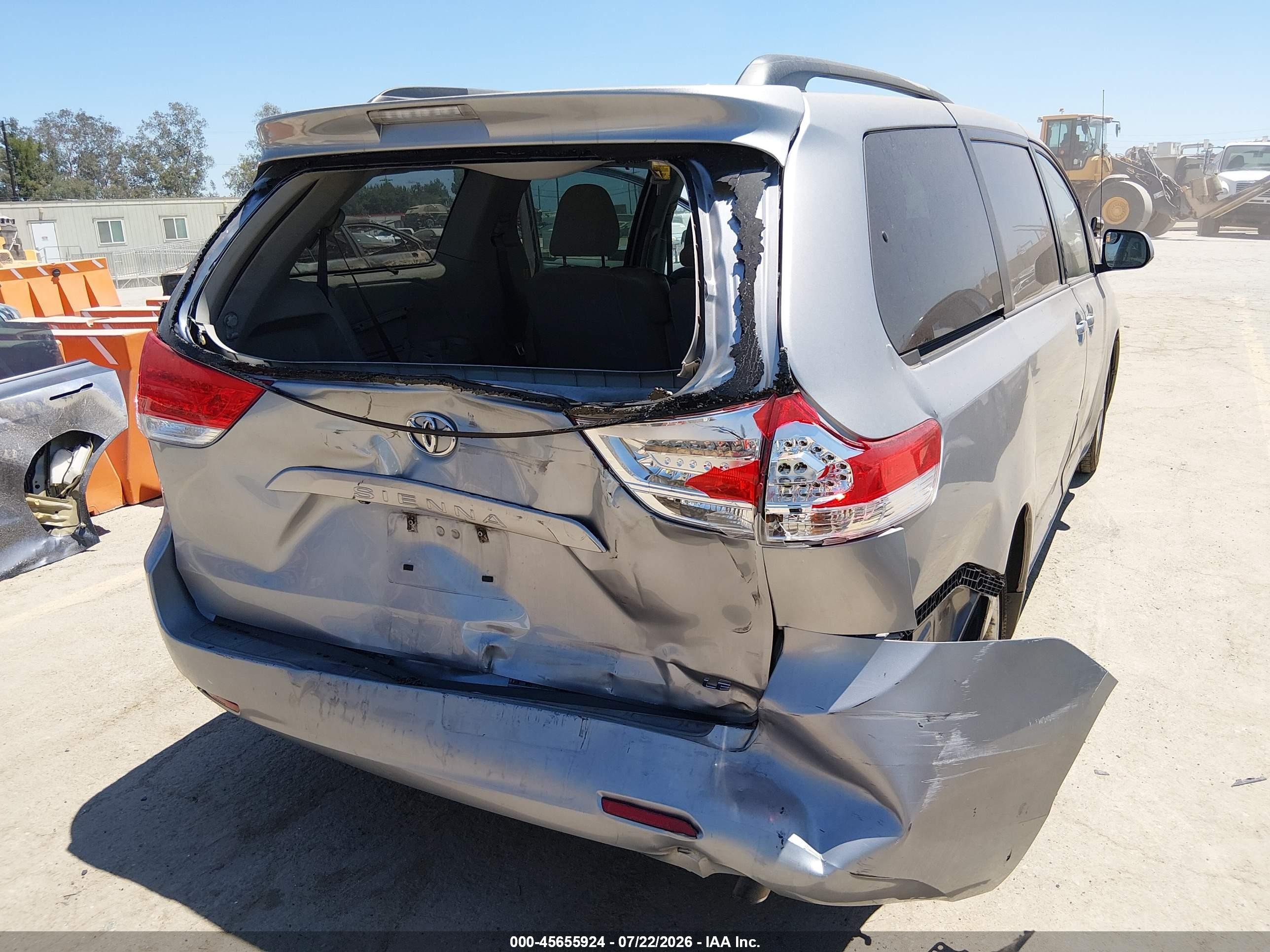 2013 Toyota Sienna Le V6 8 Passenger Silver vin: 5TDKK3DC5DS341633