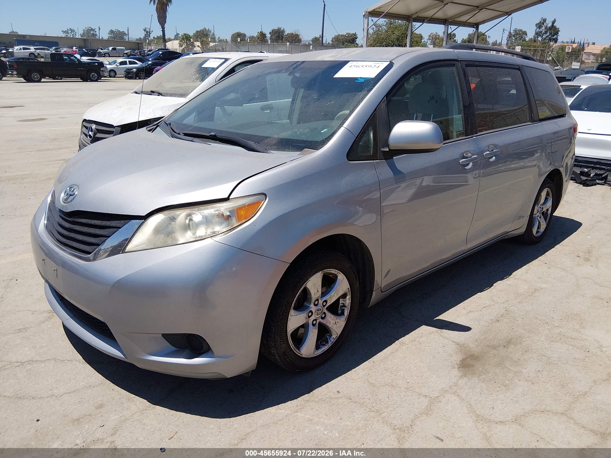2013 Toyota Sienna Le V6 8 Passenger Silver vin: 5TDKK3DC5DS341633