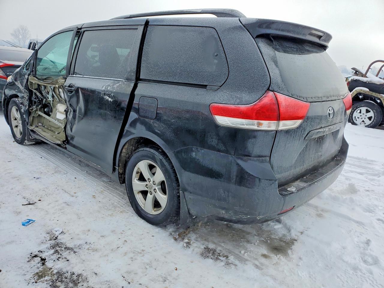 2013 Toyota Sienna Le Черный vin: 5TDKK3DC5DS357332