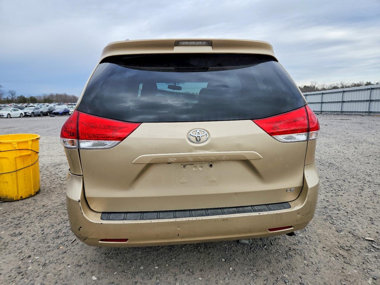 2013 Toyota Sienna Le Gold vin: 5TDKK3DC5DS367424