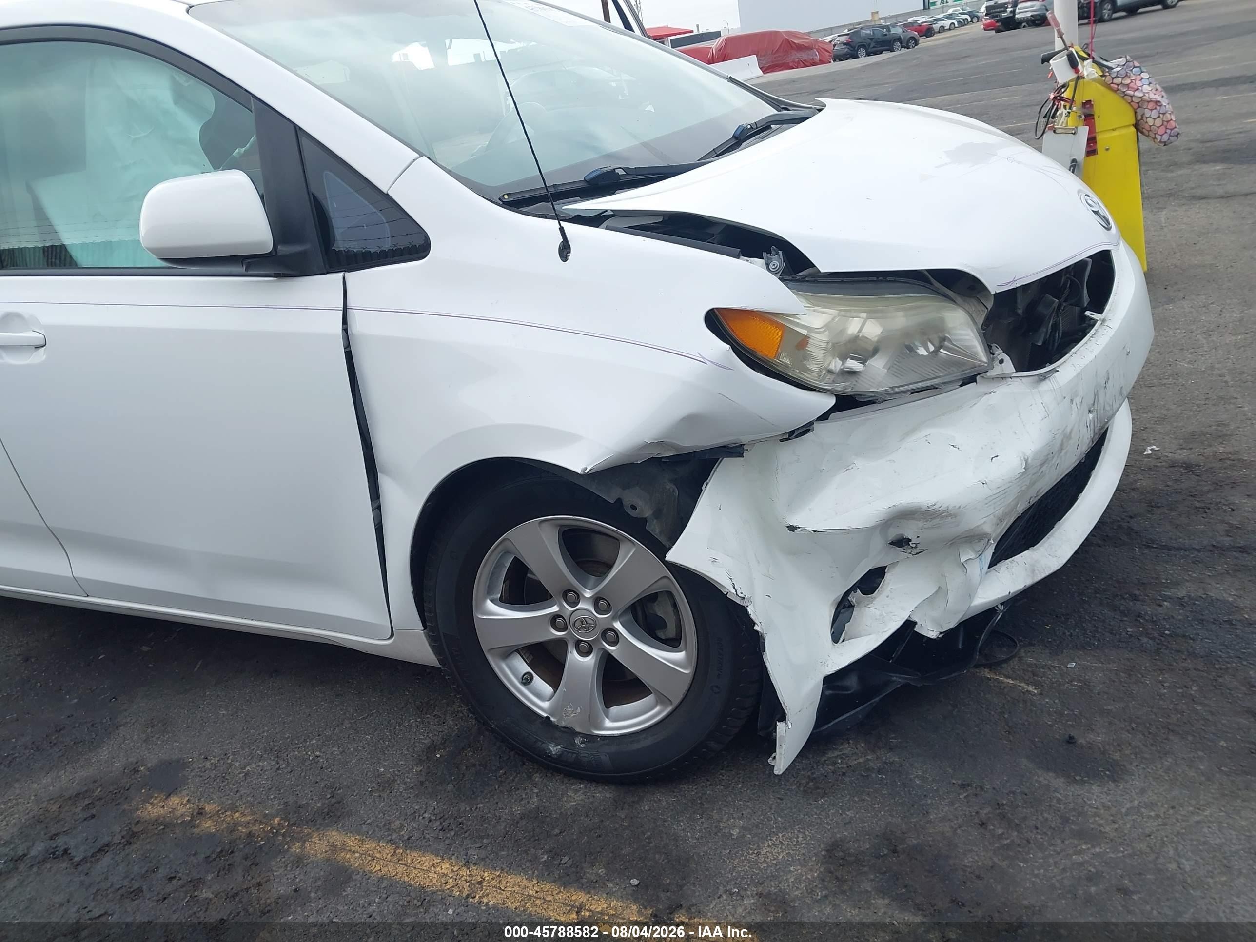 2013 Toyota Sienna Le V6 8 Passenger Белый vin: 5TDKK3DC5DS369822
