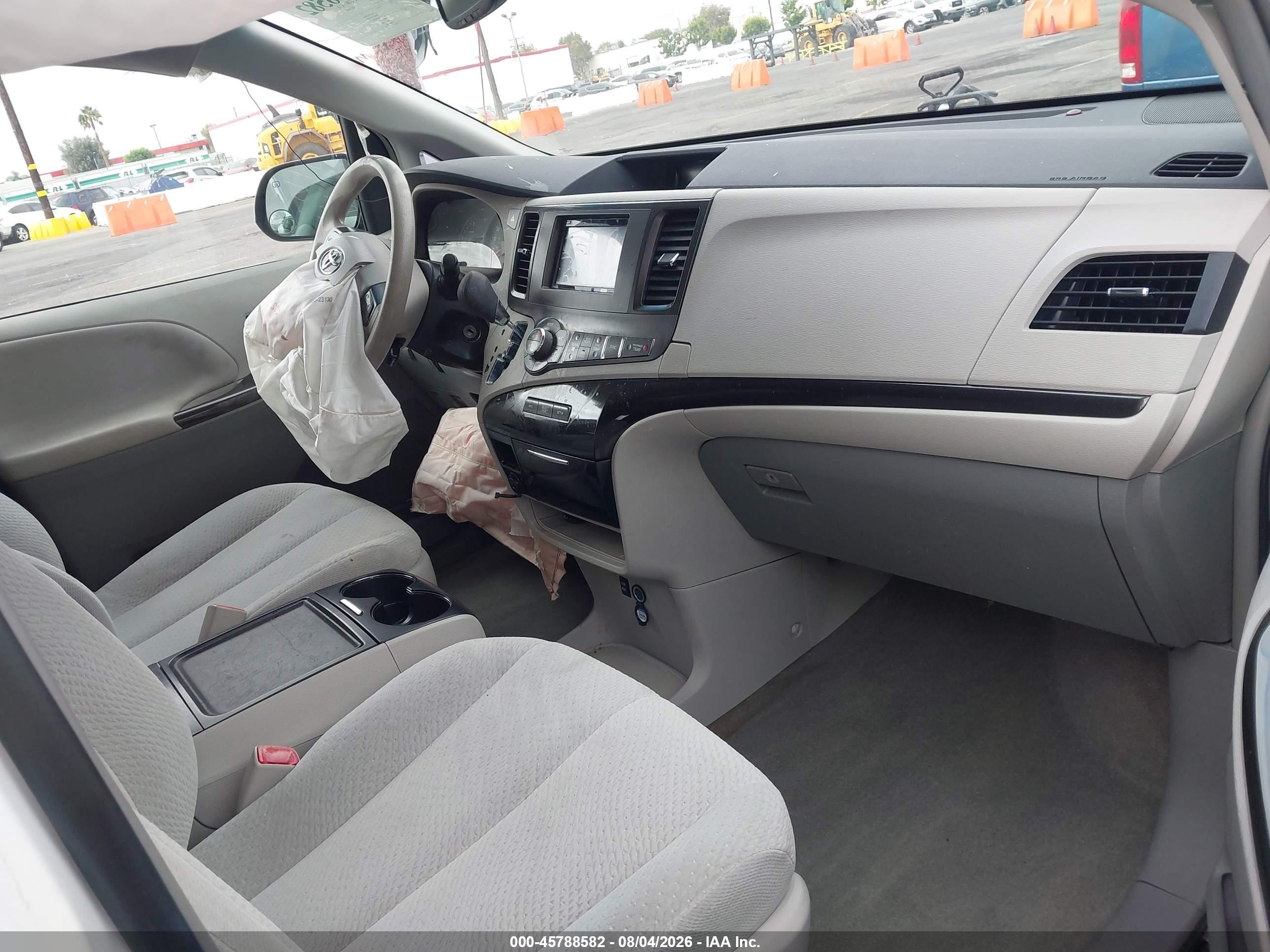 2013 Toyota Sienna Le V6 8 Passenger Белый vin: 5TDKK3DC5DS369822